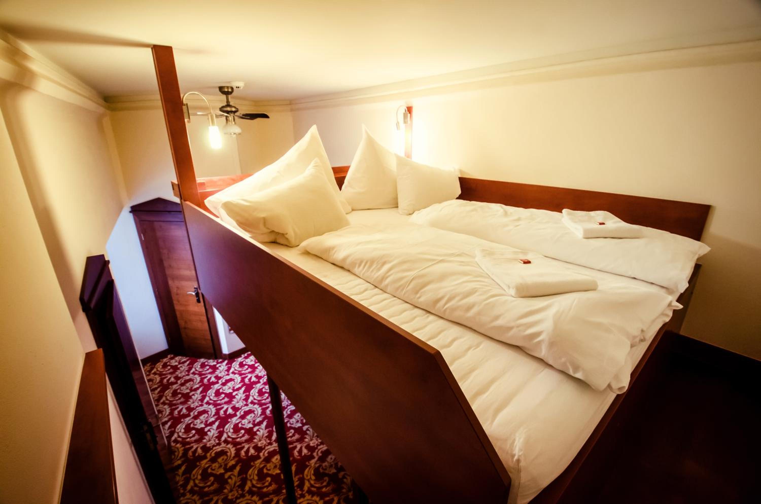 Deluxe Double Room (Bed with Stairs) - Photo 2