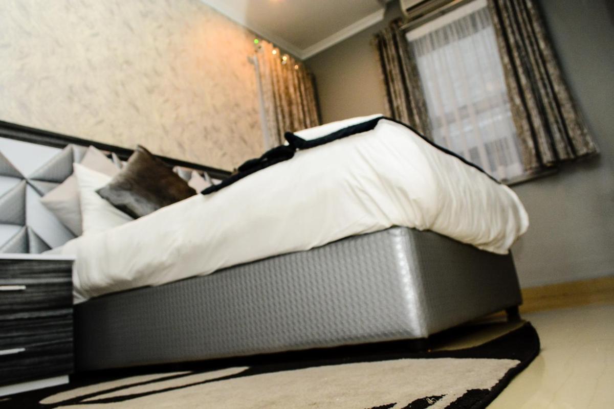 Standard Double Room - Photo 10