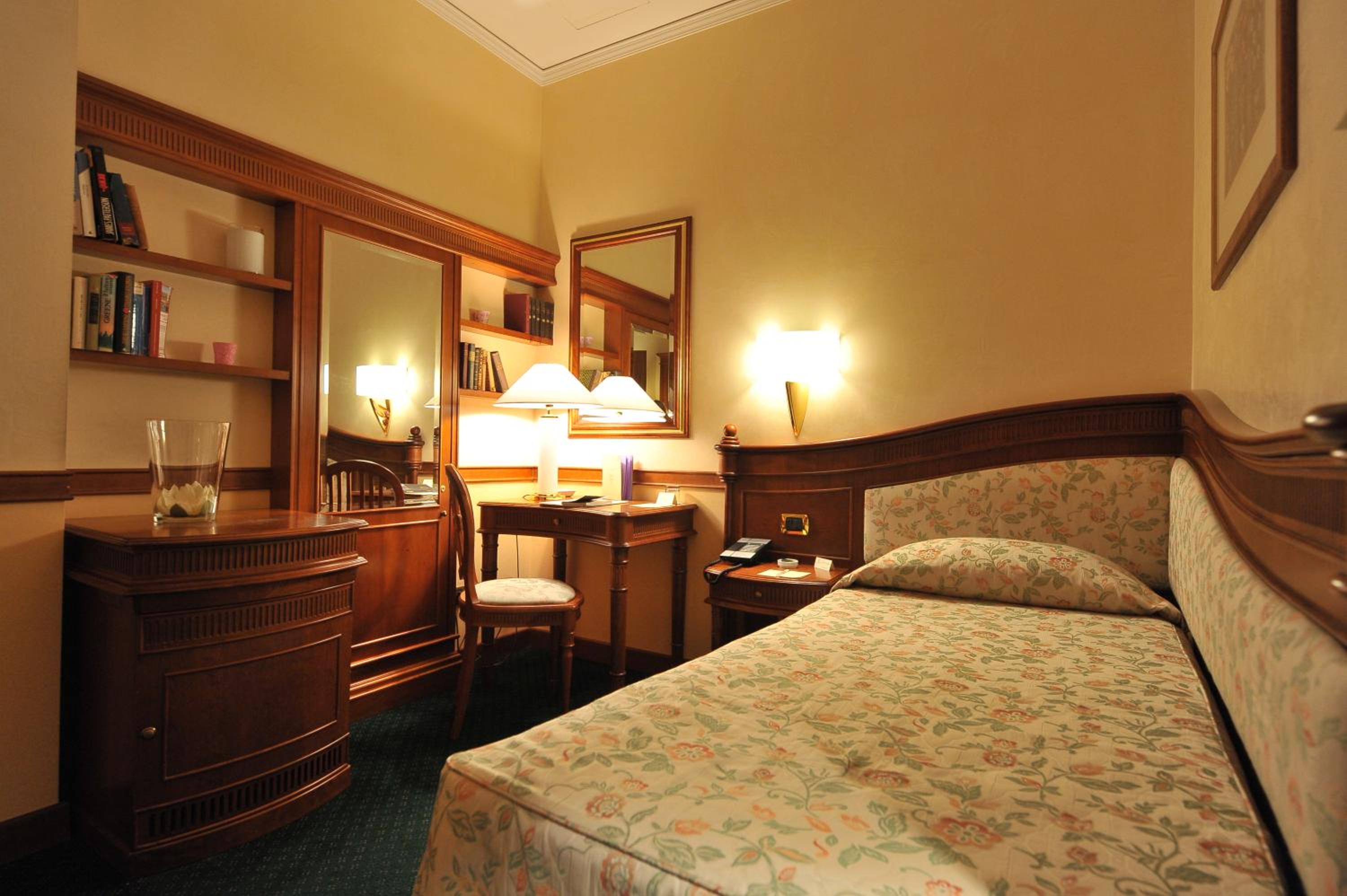 Single Room - Photo 1