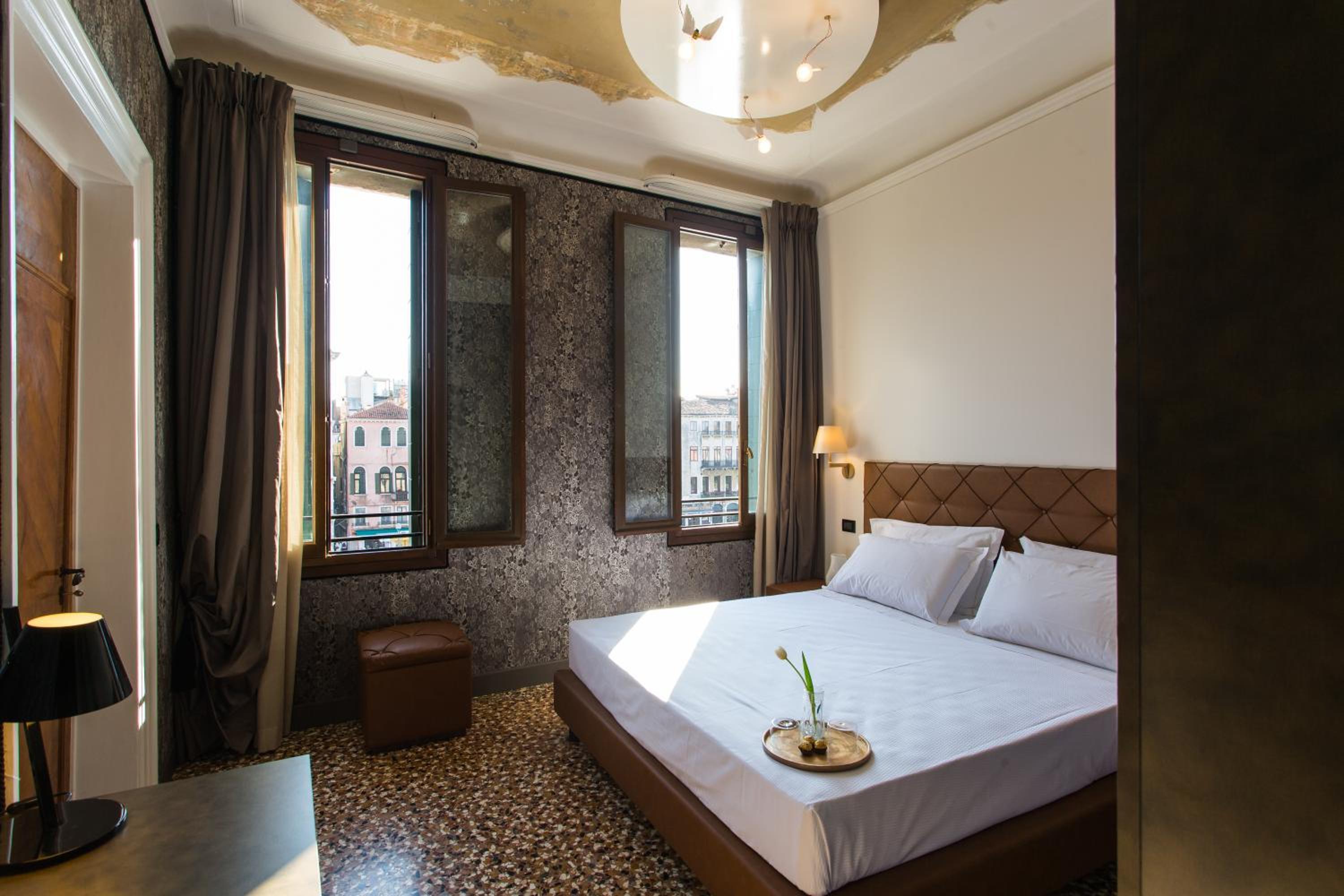 Deluxe Double Room with Canal View photo 1