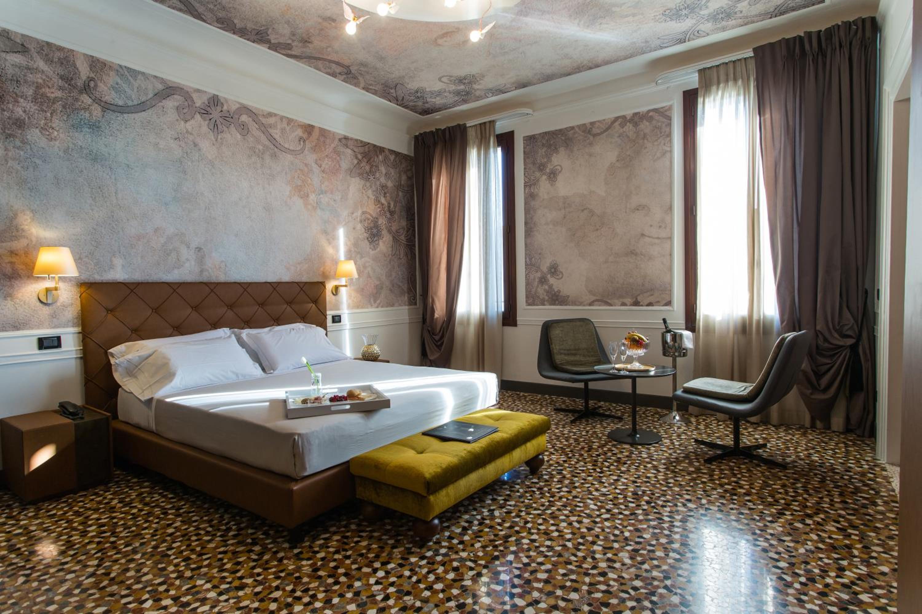 Grand Deluxe Double Room with Canal View photo 3