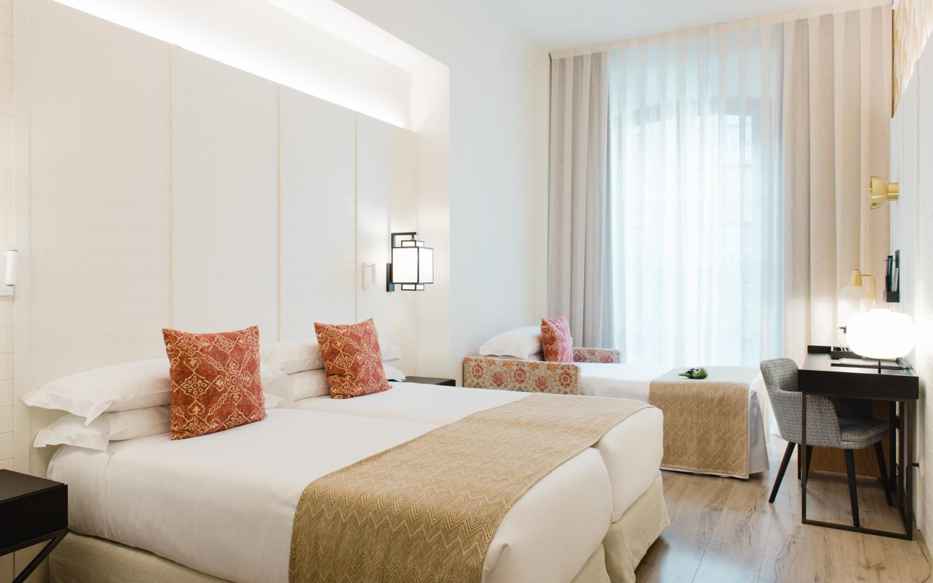Urban room with extra bed