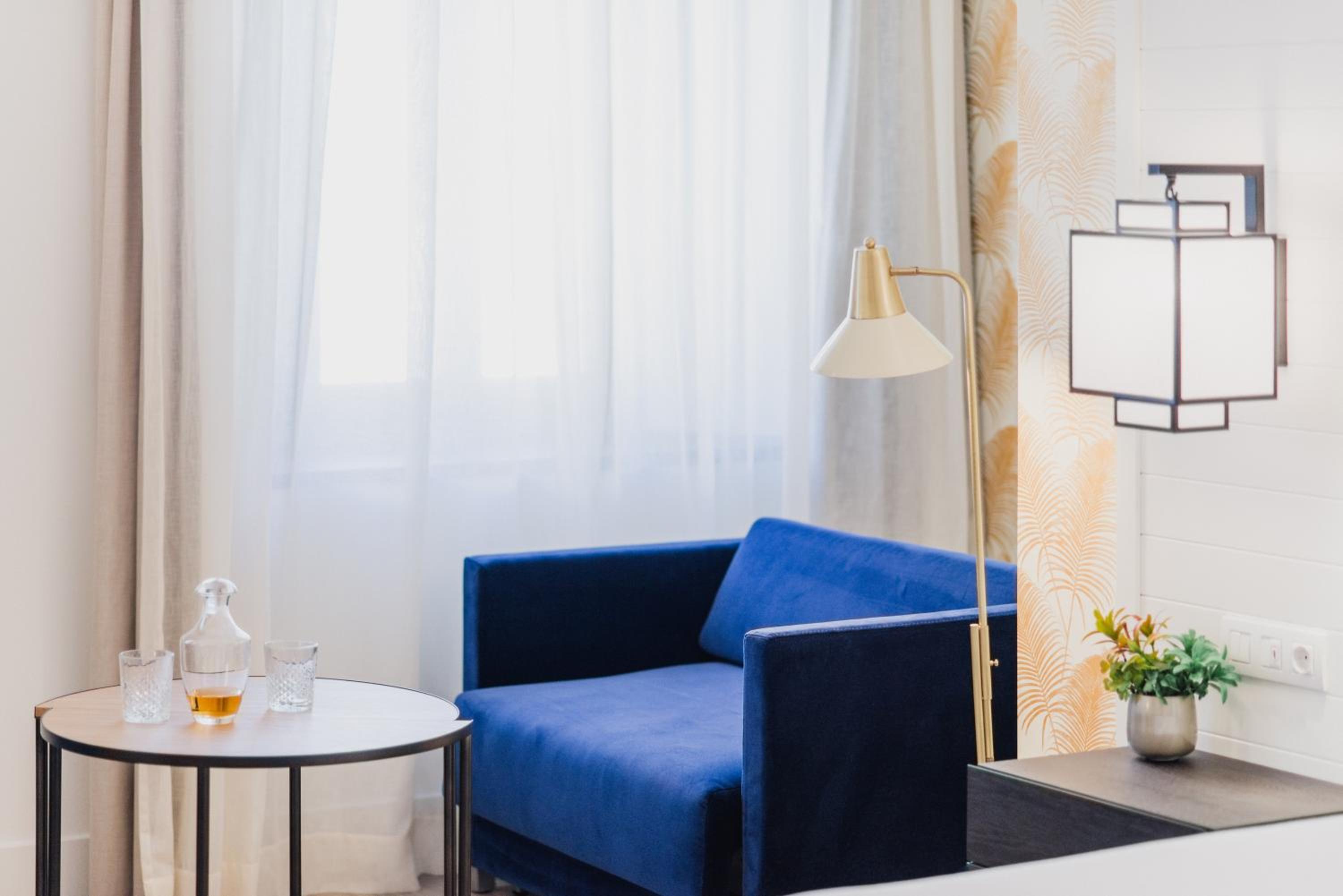 Urban room with extra bed