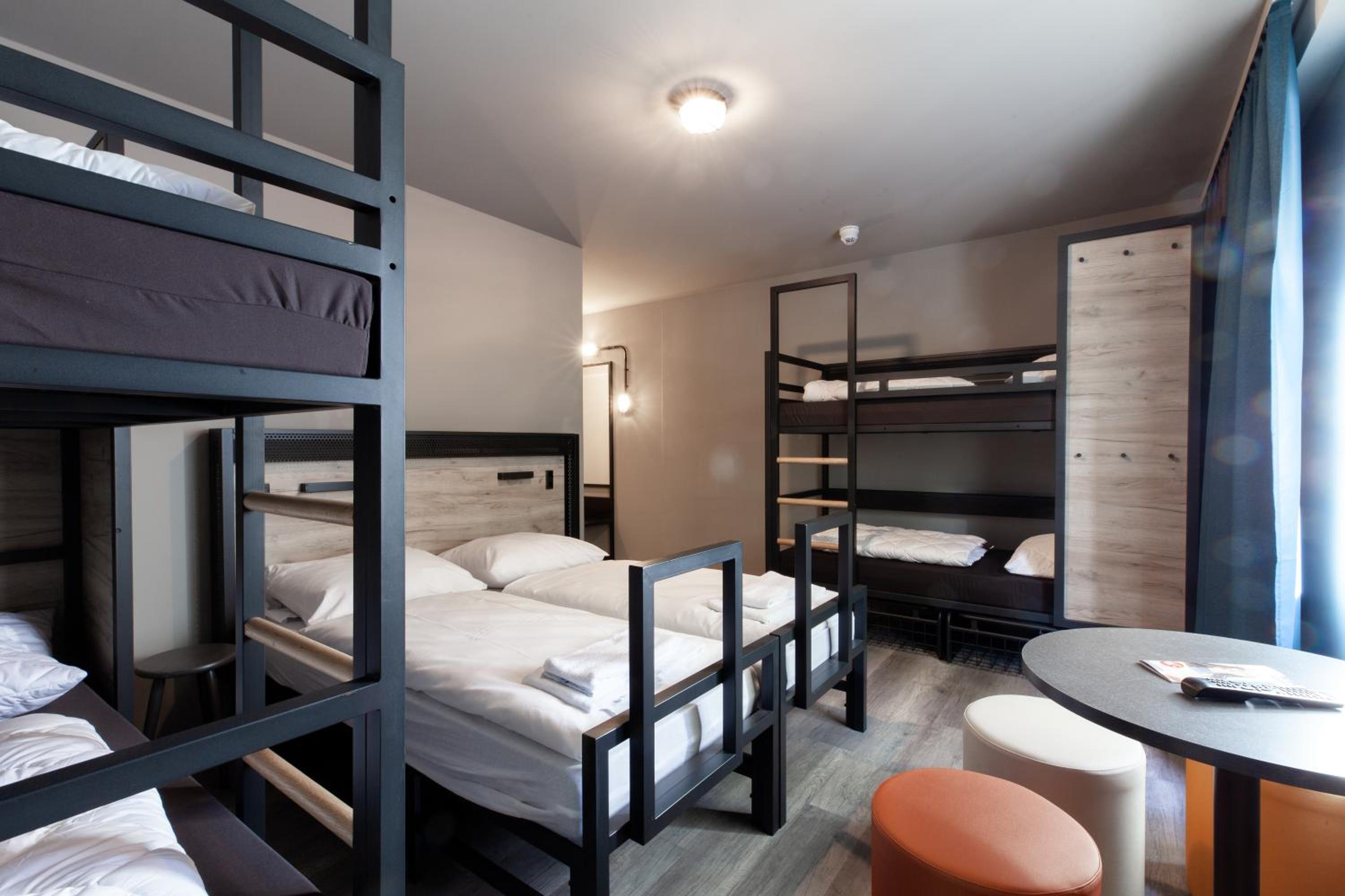 6-Bed Room photo 1