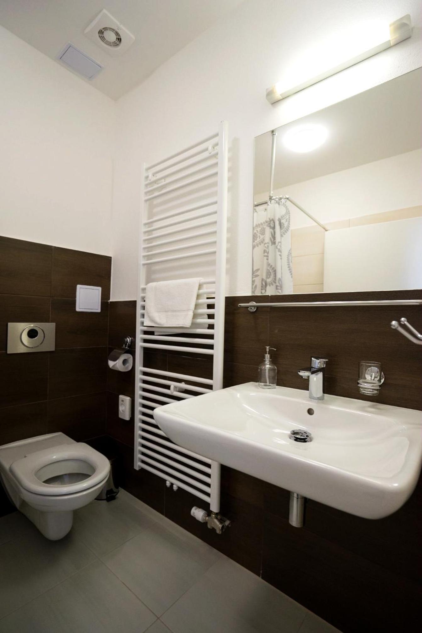 Double Room - Disability Access - Photo 7