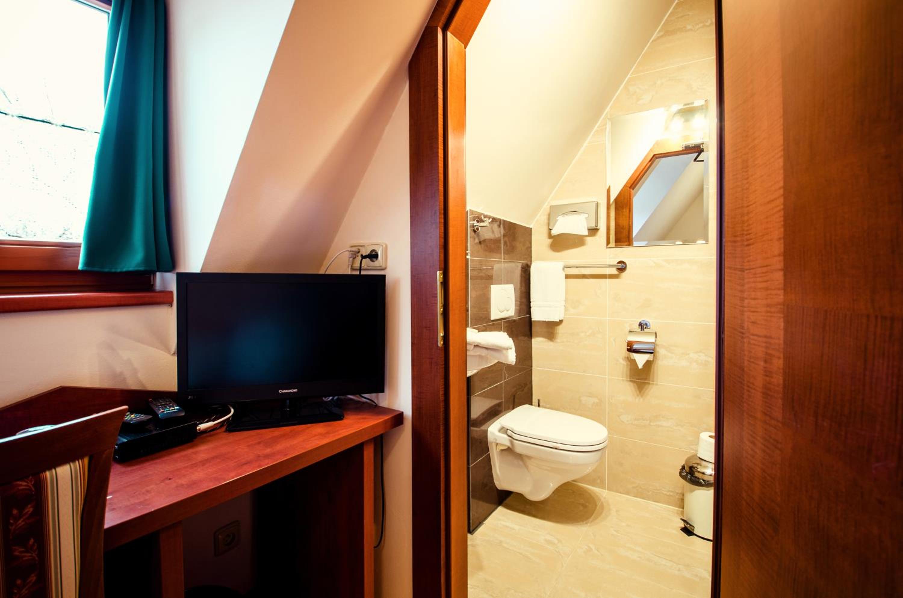 Standard Twin Room - Photo 7
