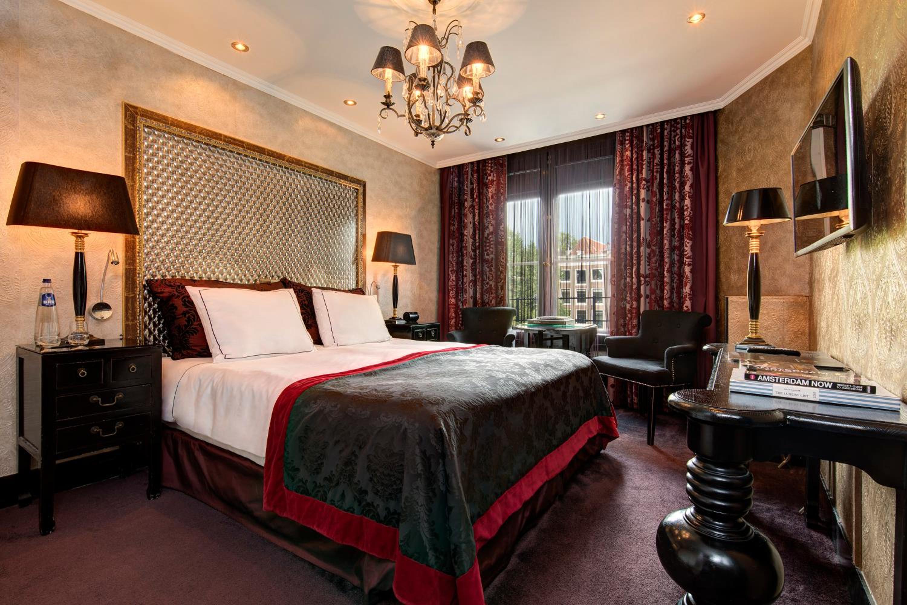Standard Double Room Canal View with Spa Bath