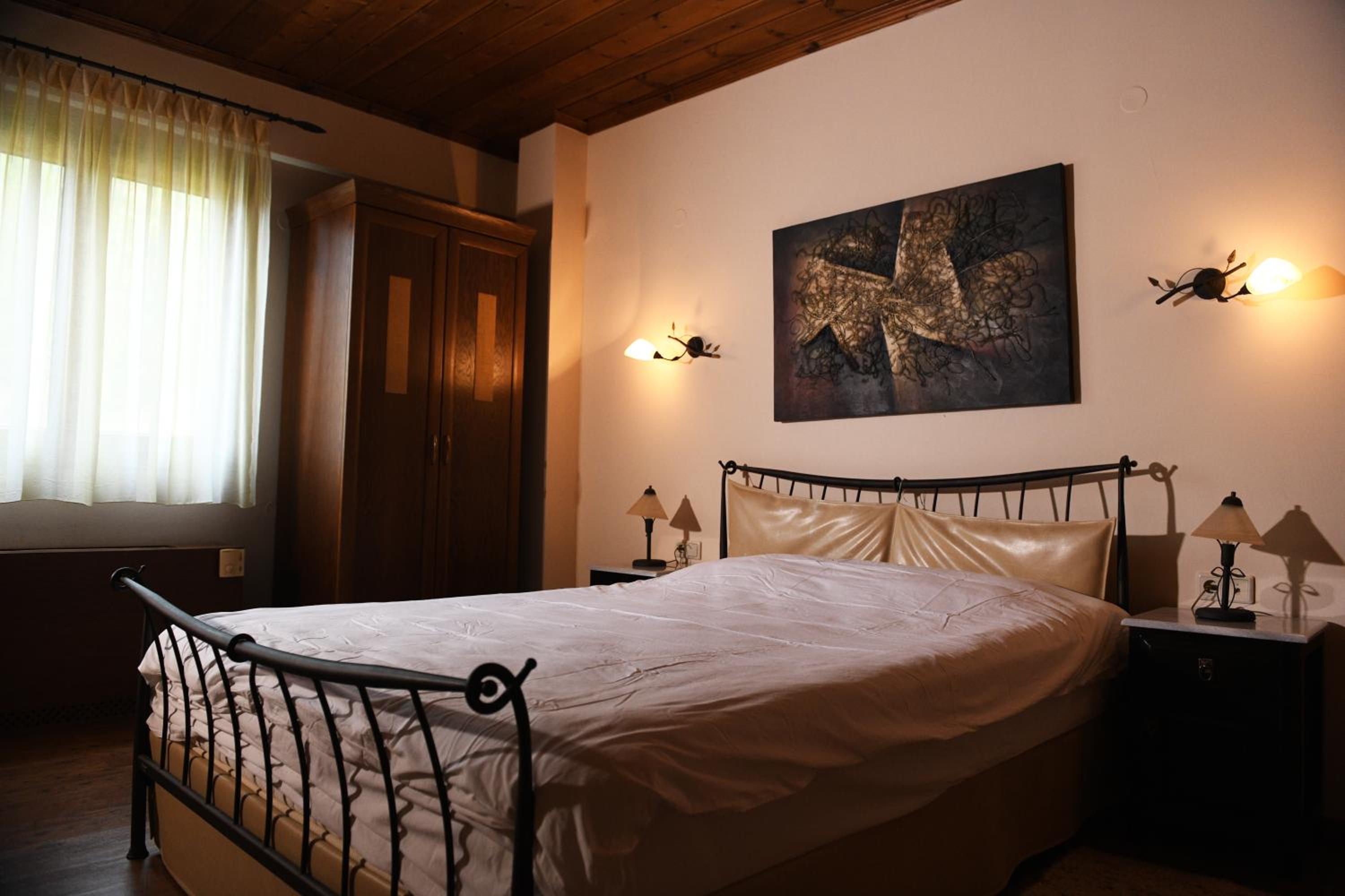 One-Bedroom Apartment - Split Level - Photo 2