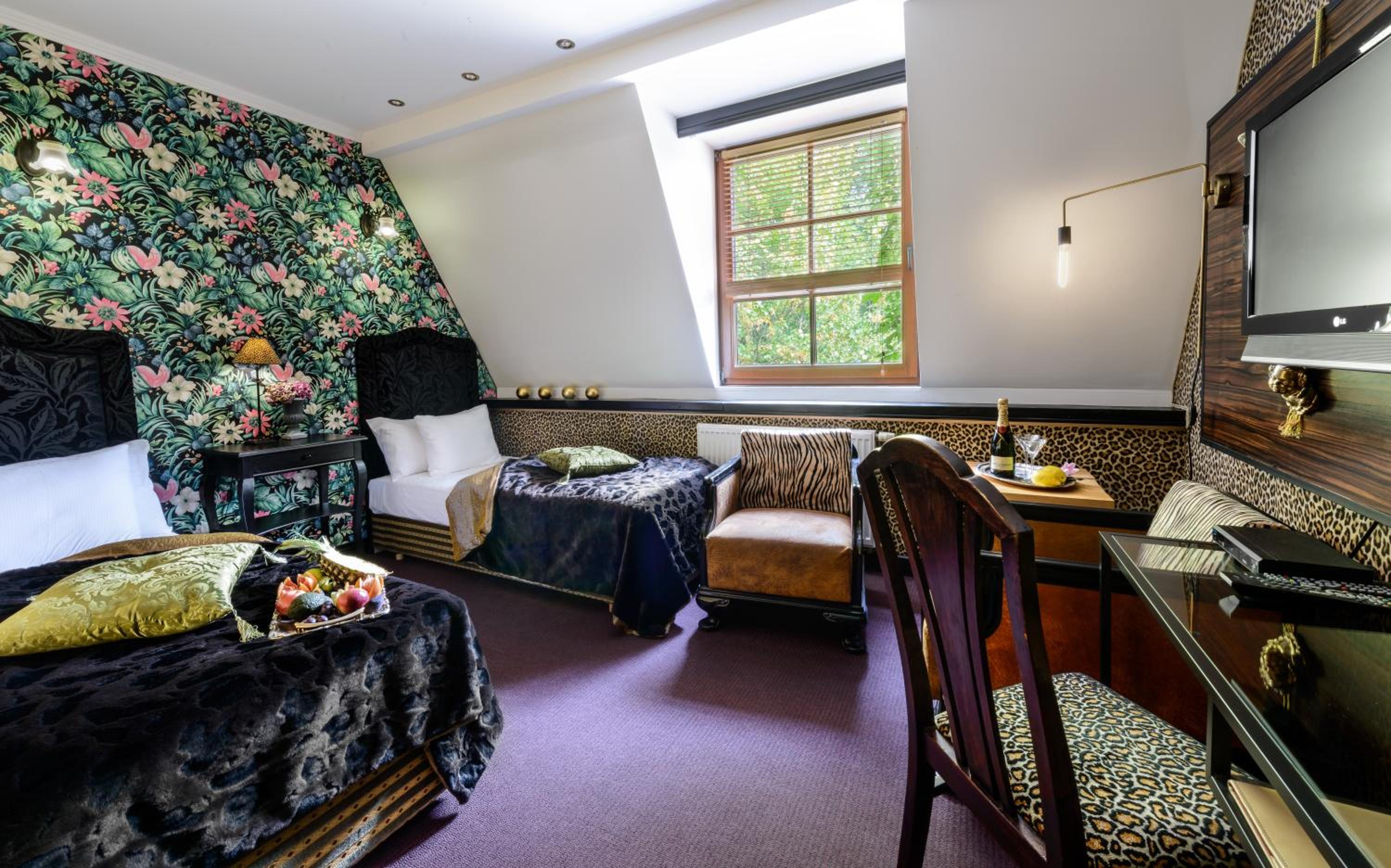 Twin Room - Photo 2
