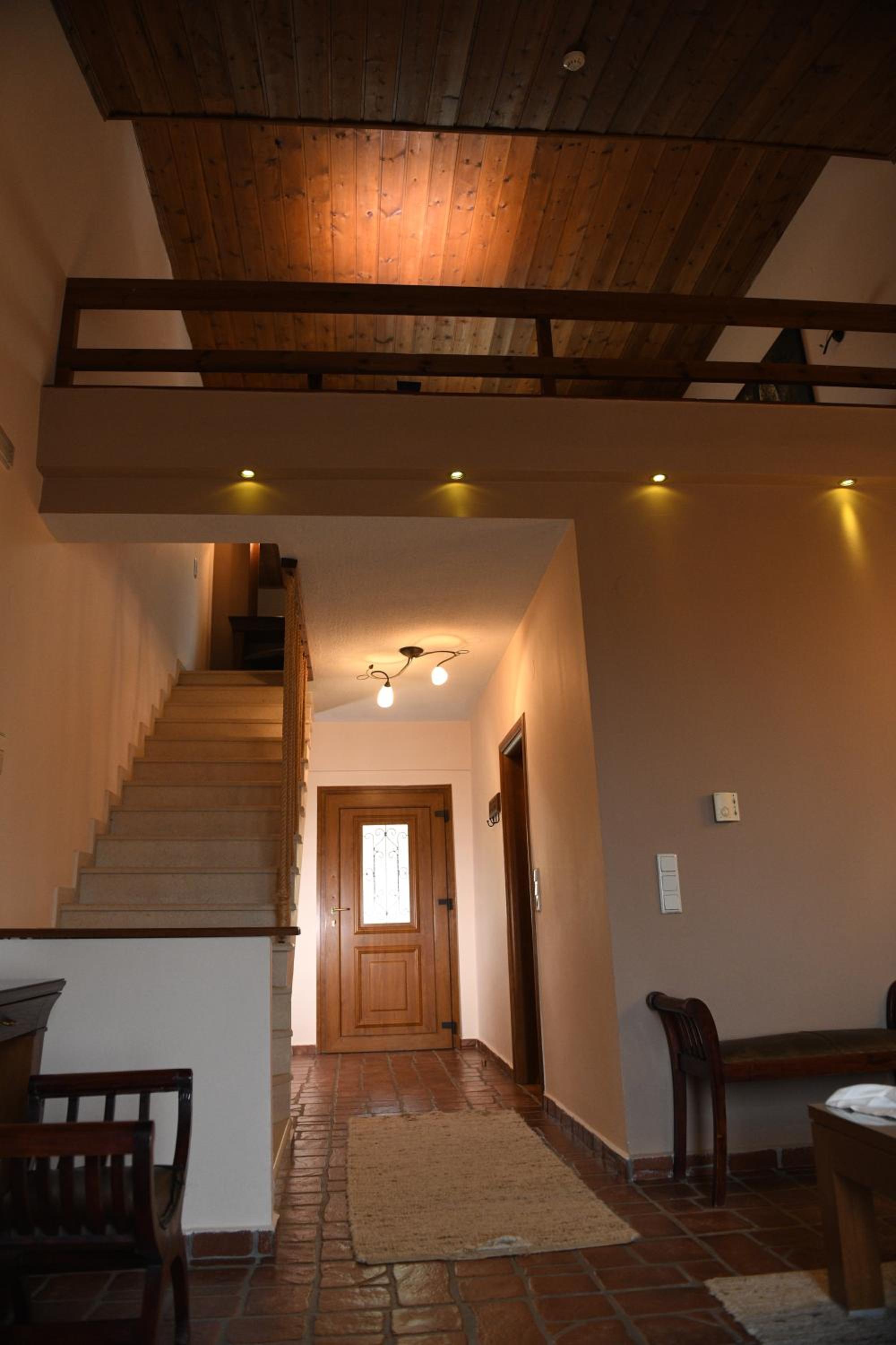 One-Bedroom Apartment - Split Level - Photo 5