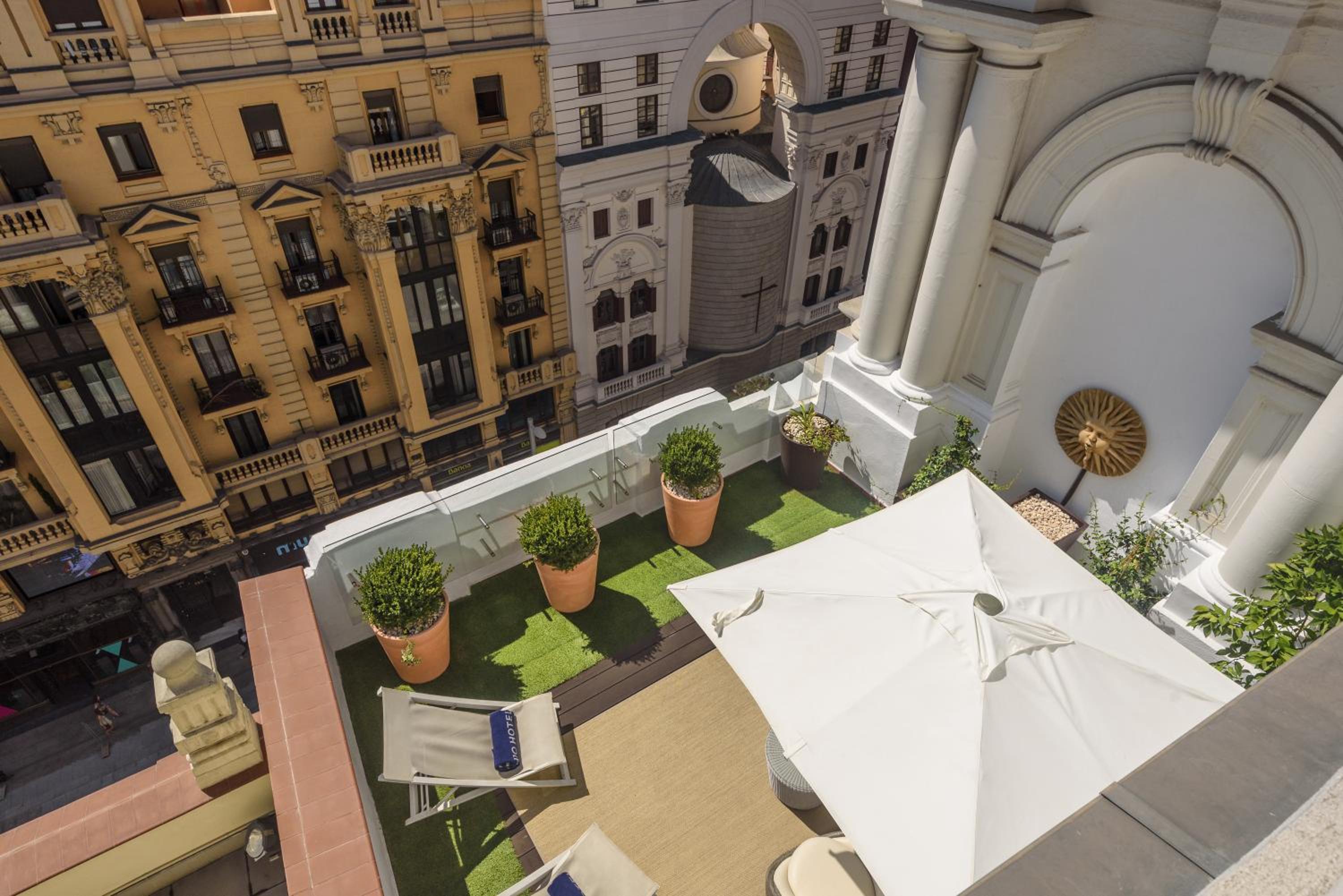 Deluxe Double Room with Terrace - Photo 11