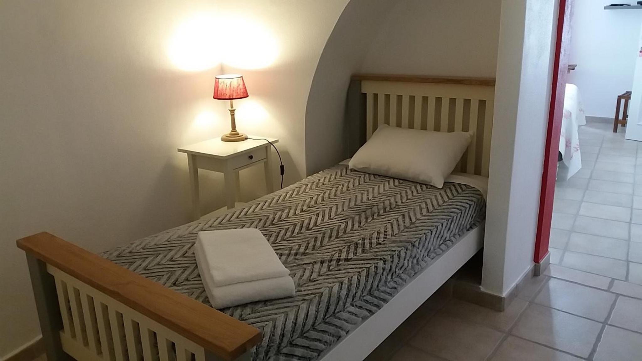 Double or Twin Room with Private Bathroom - Photo 2