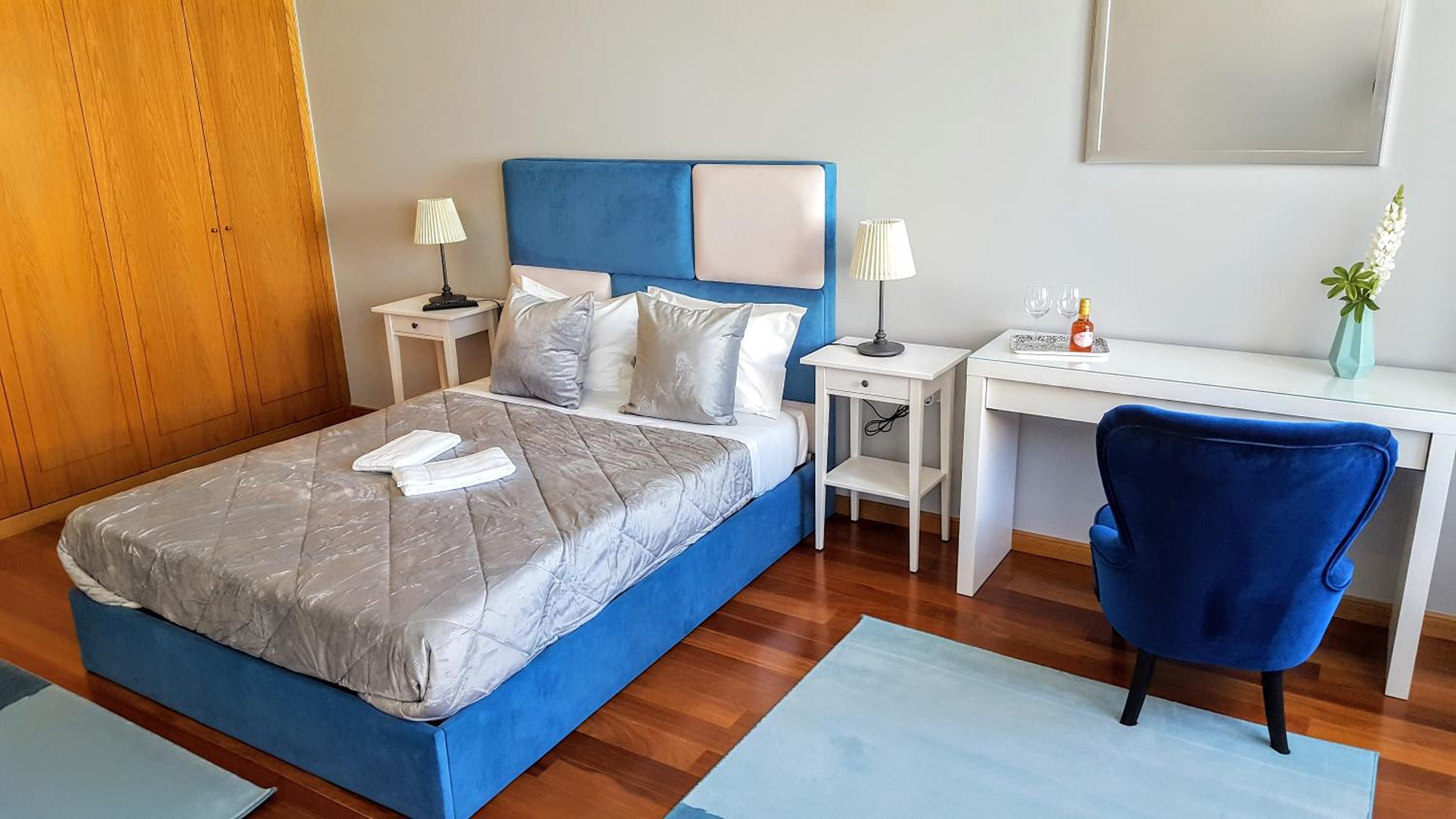 Large Double Room - Photo 3