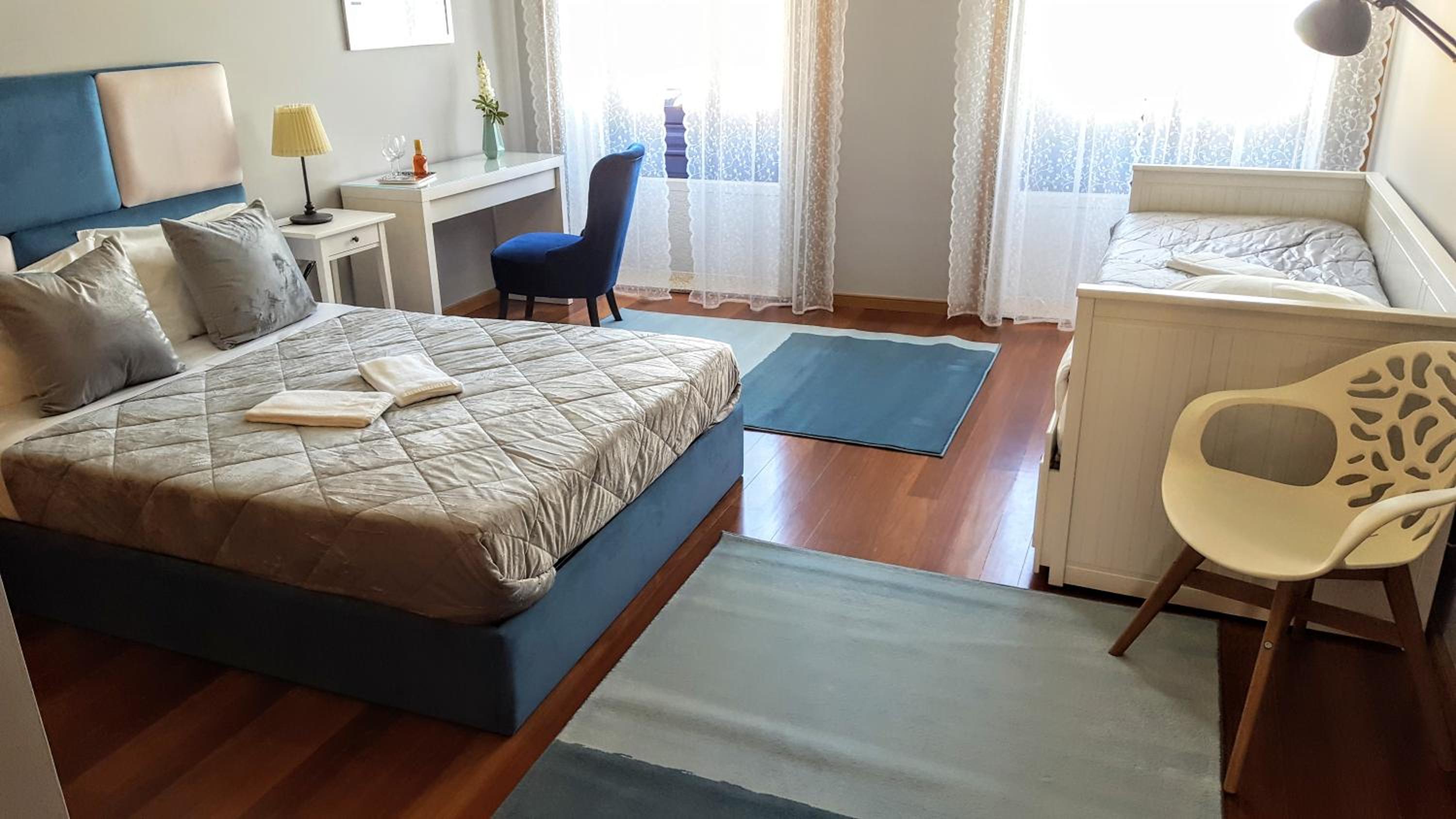 Large Double Room - Photo 2