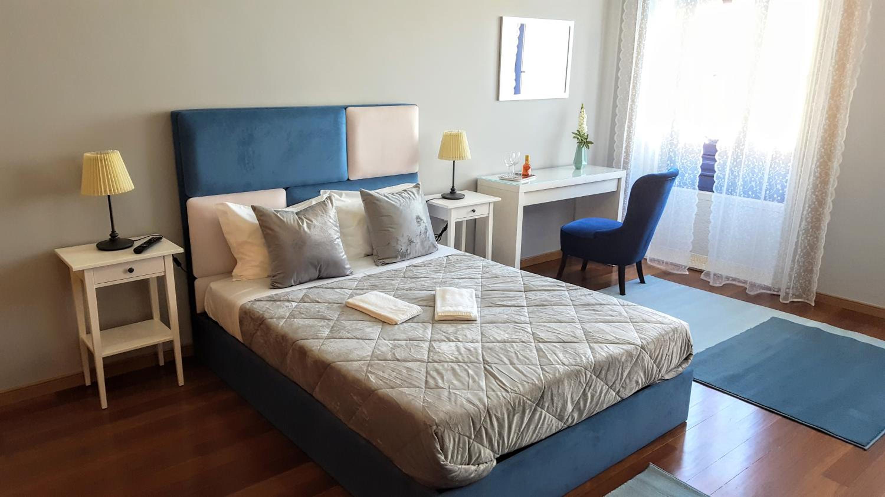 Large Double Room - Photo 12