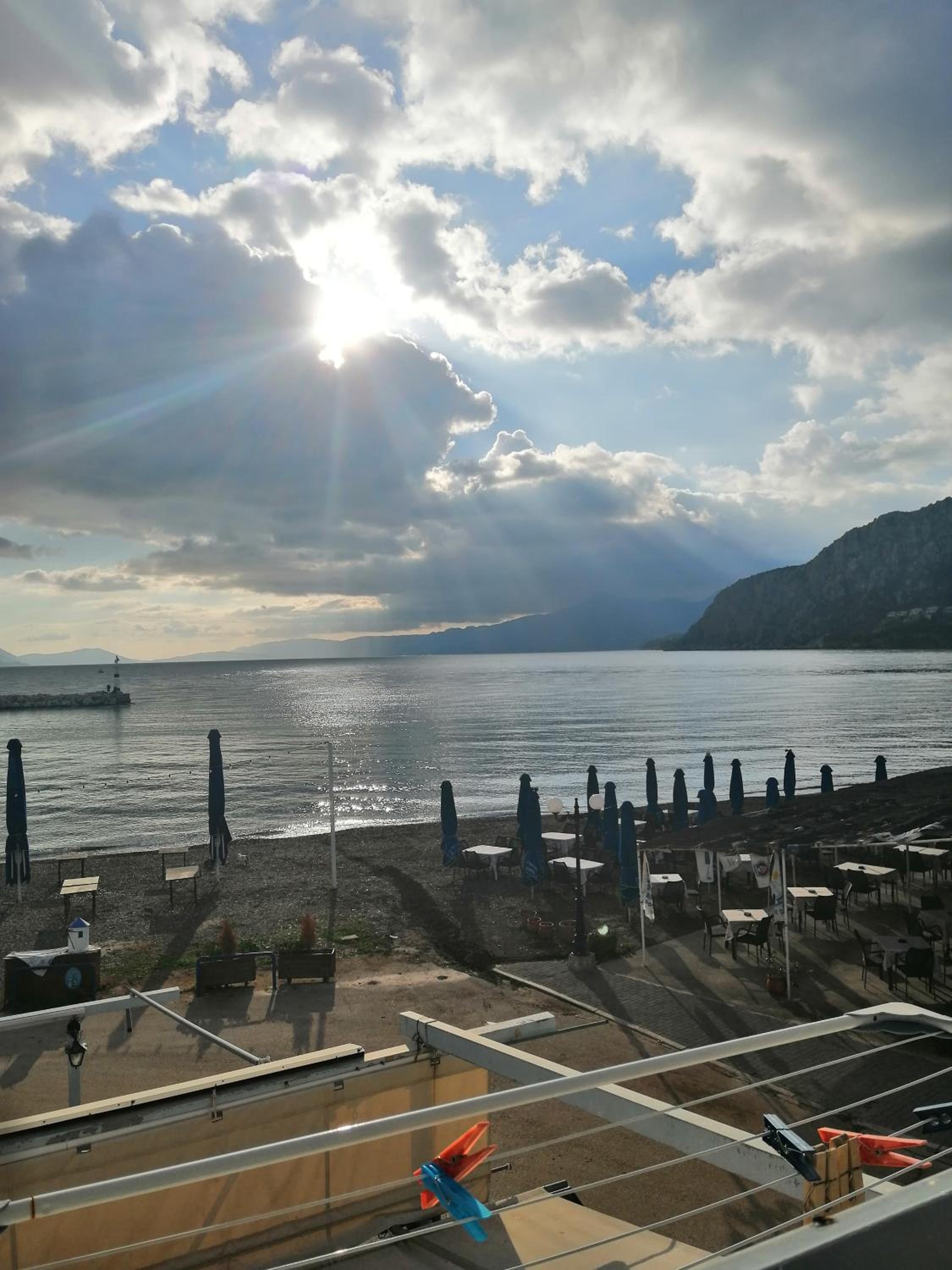 Deluxe Twin Room with Sea View - Photo 4