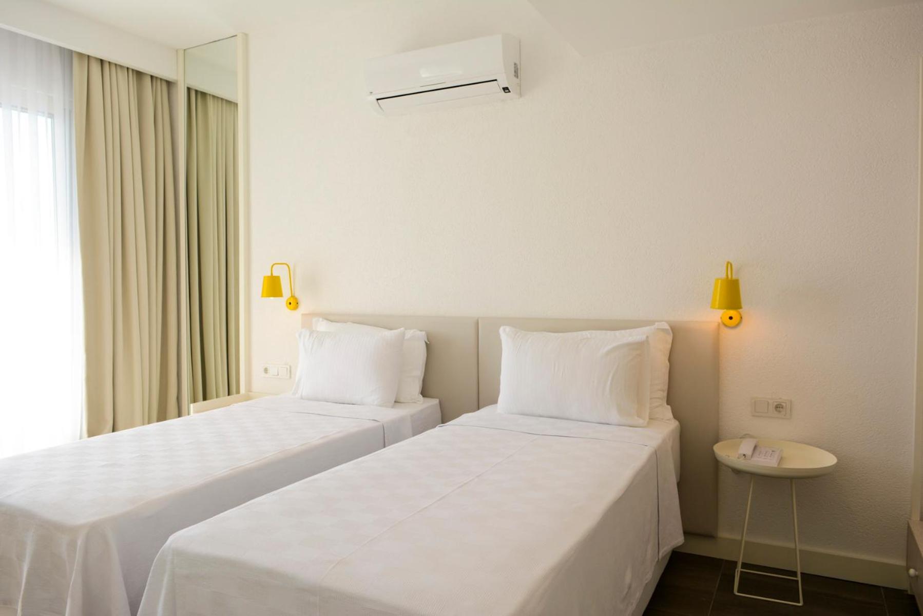 Double or Twin Room with Side Sea View photo 3