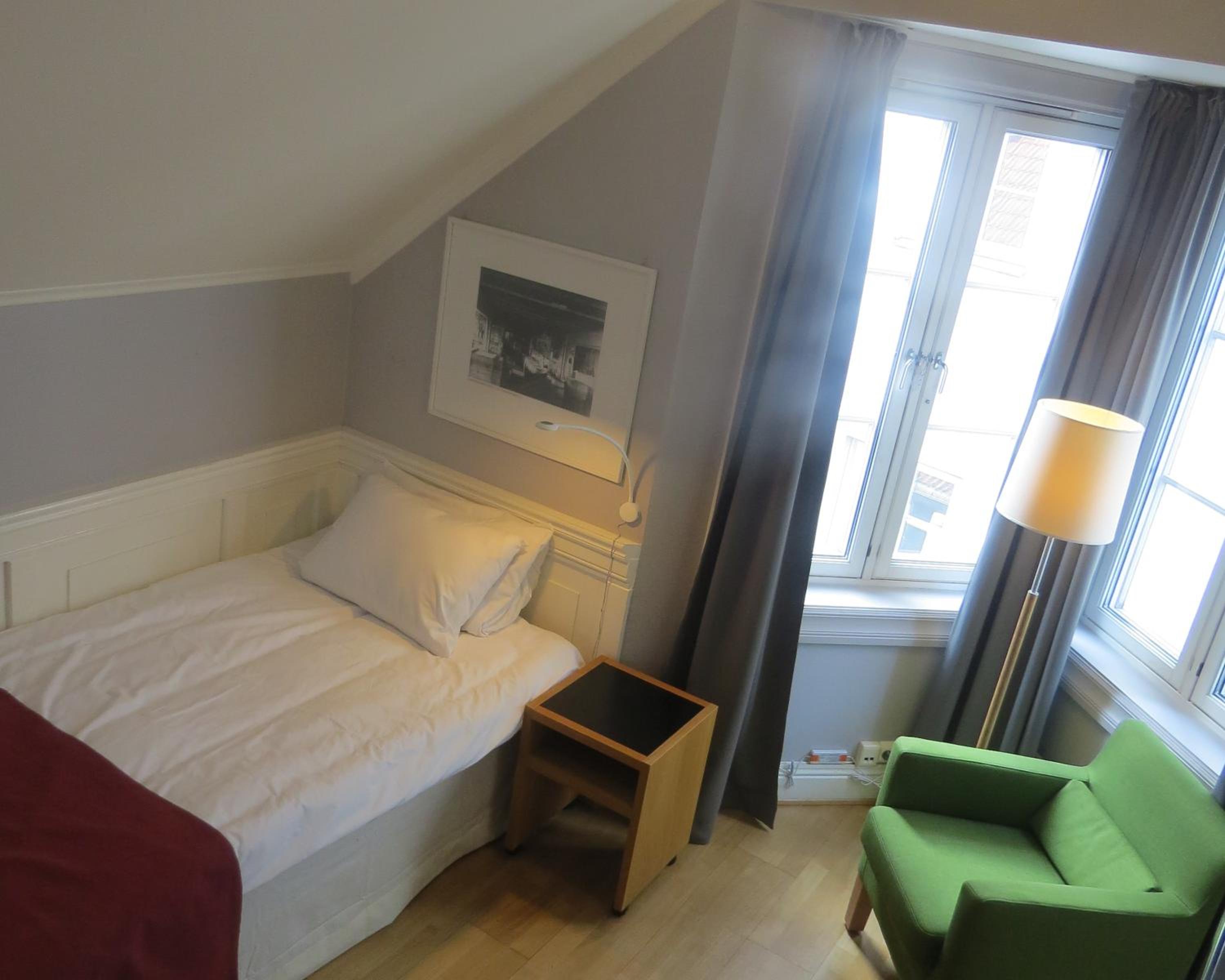 Standard Single Room - Non-Smoking - Photo 8