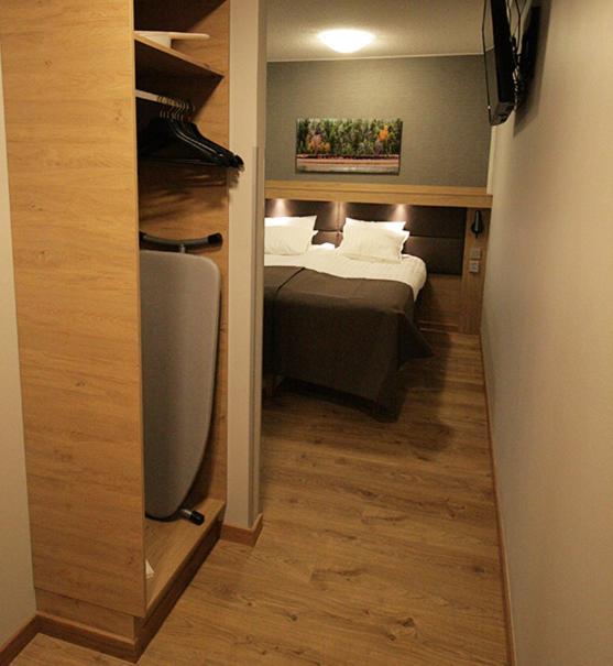 Superior Family Room - Photo 8