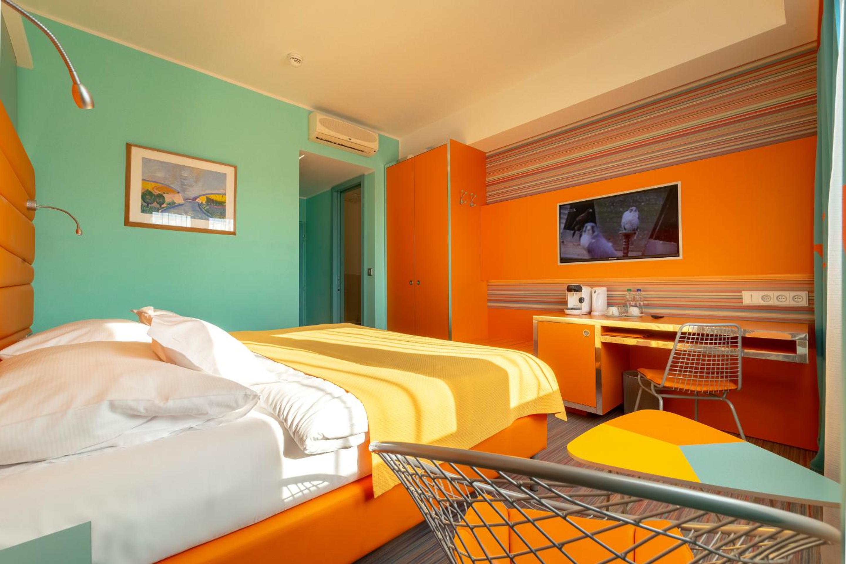 Superior Double or Twin Room thumbnail 5