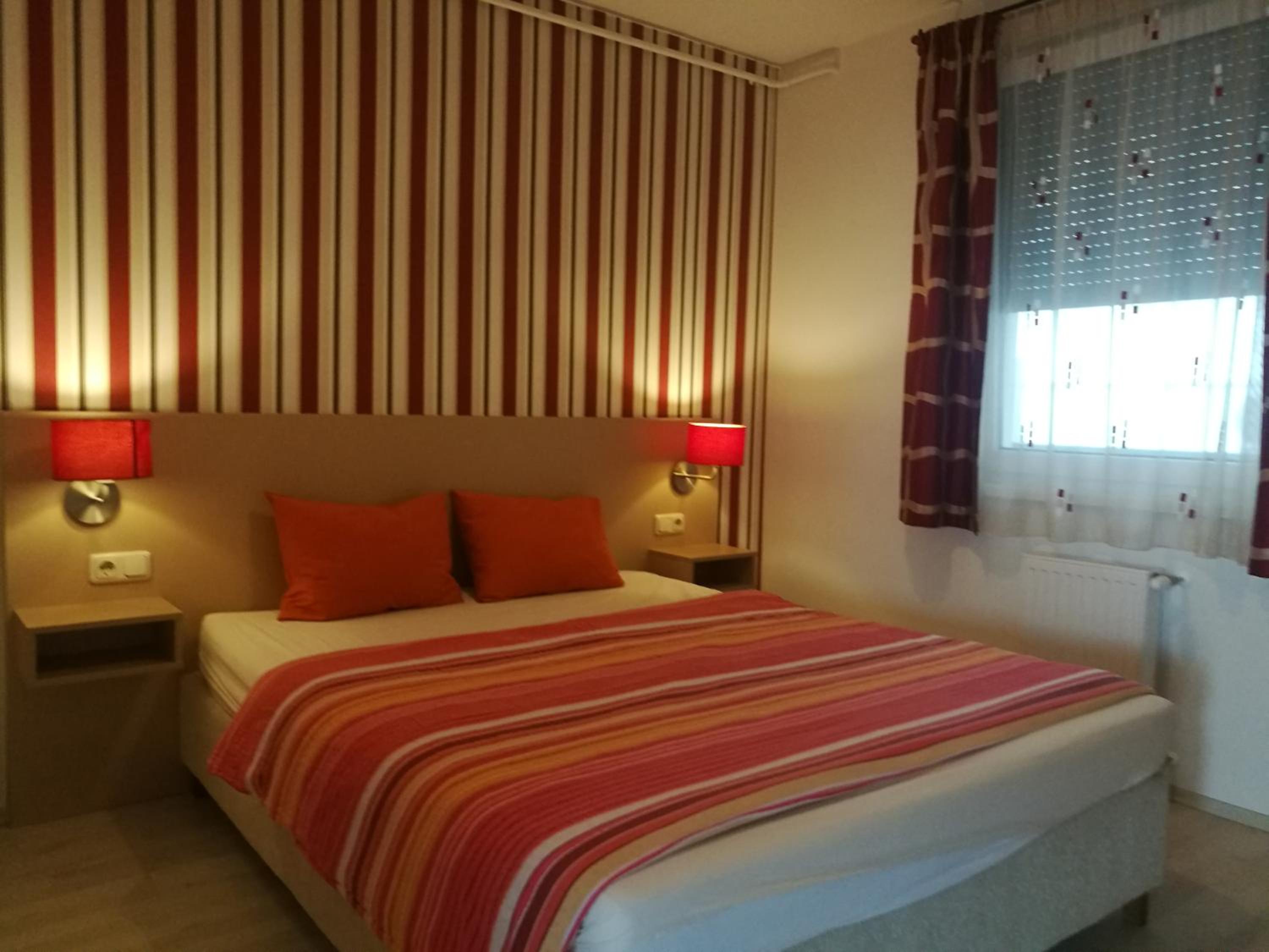 Luxury Apartment - Photo 34