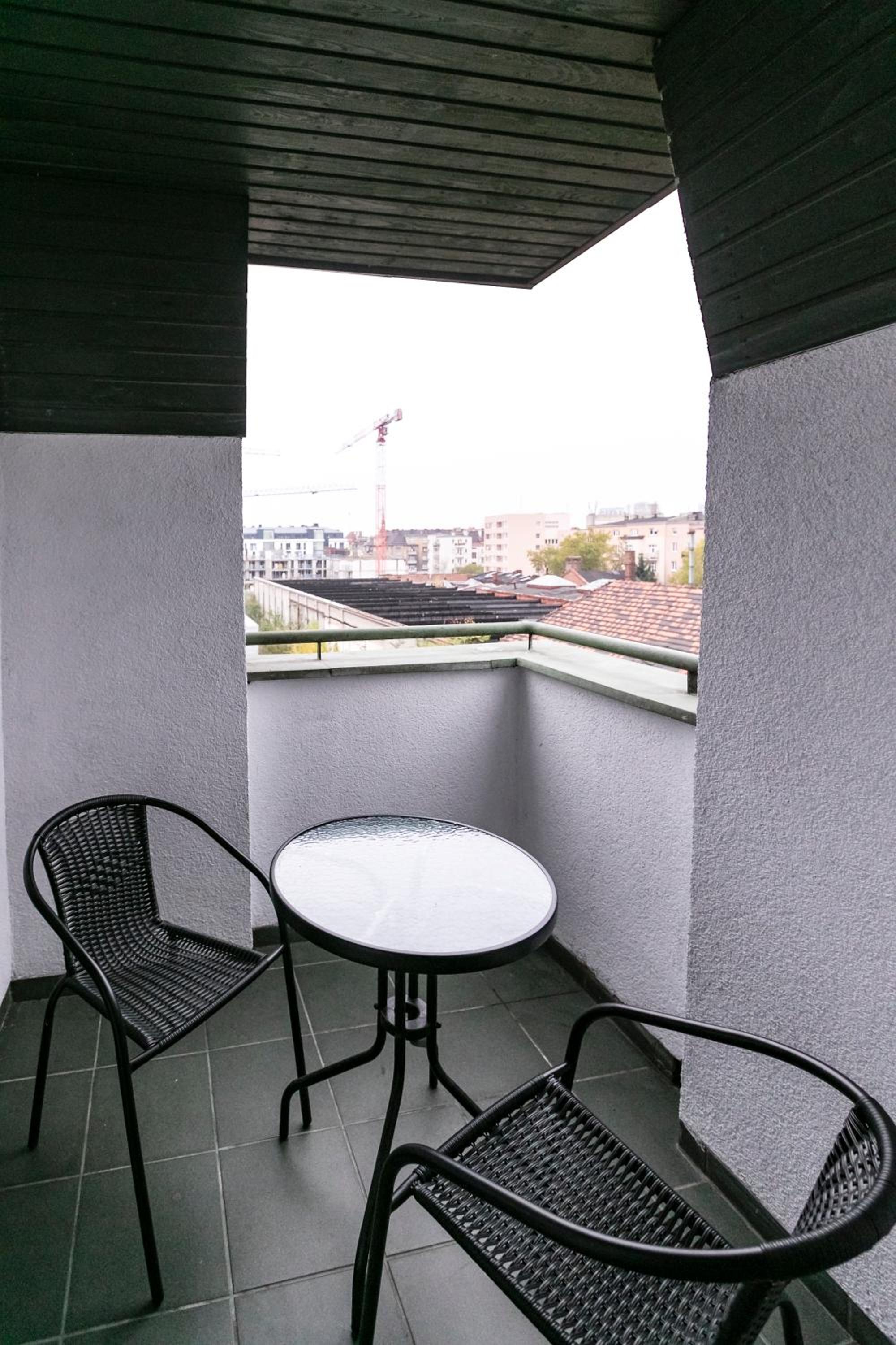 Apartment with Balcony photo 3