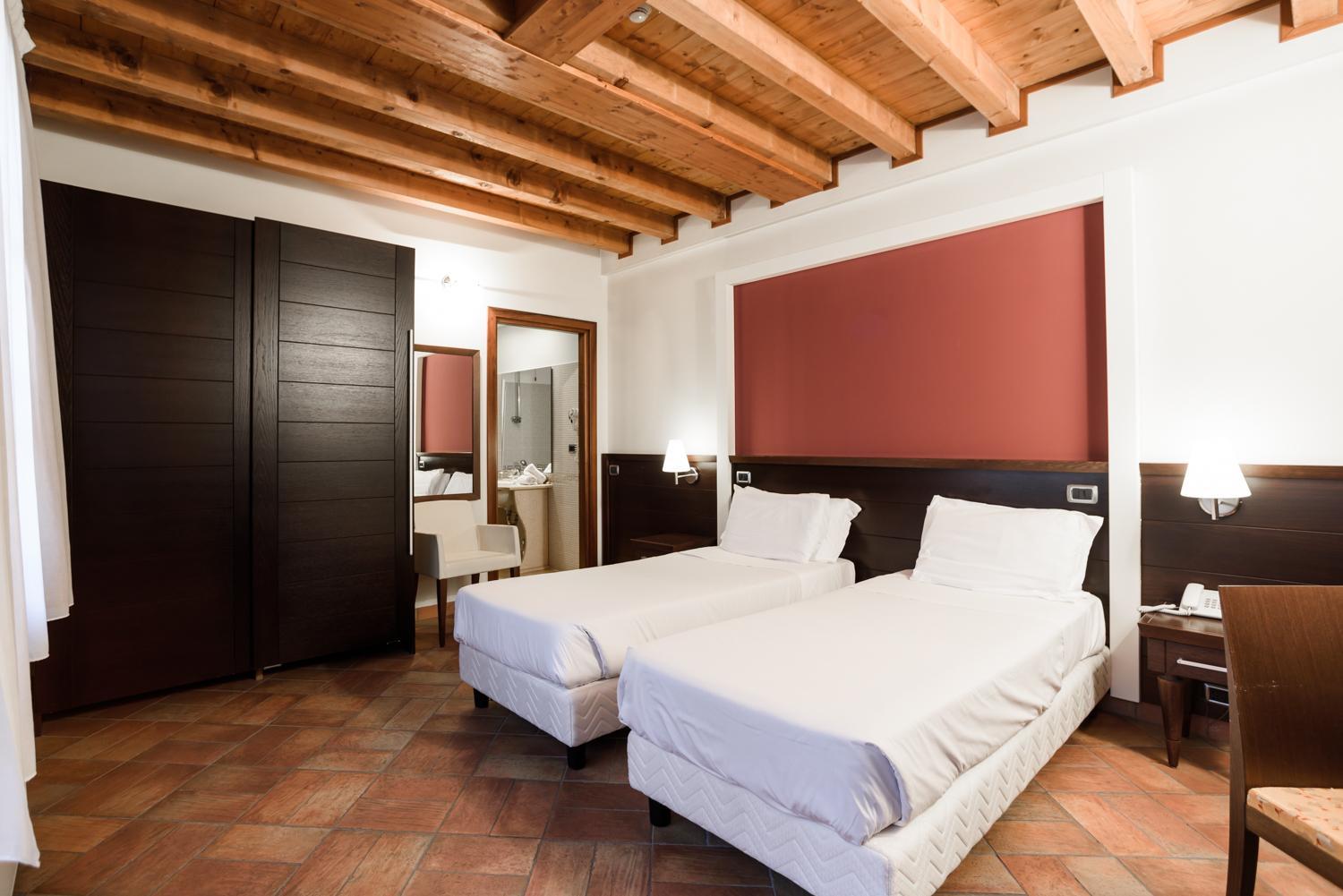 Twin Room - Photo 1