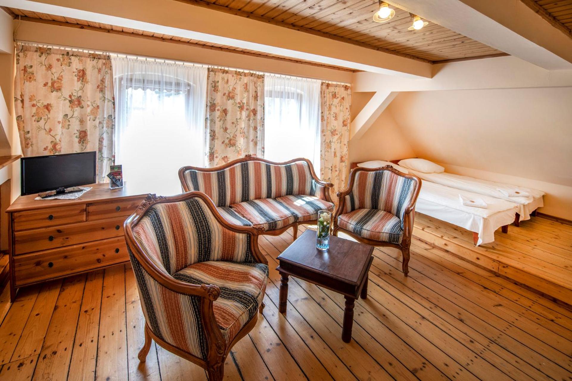 Two-Bedroom Suite - Photo 6
