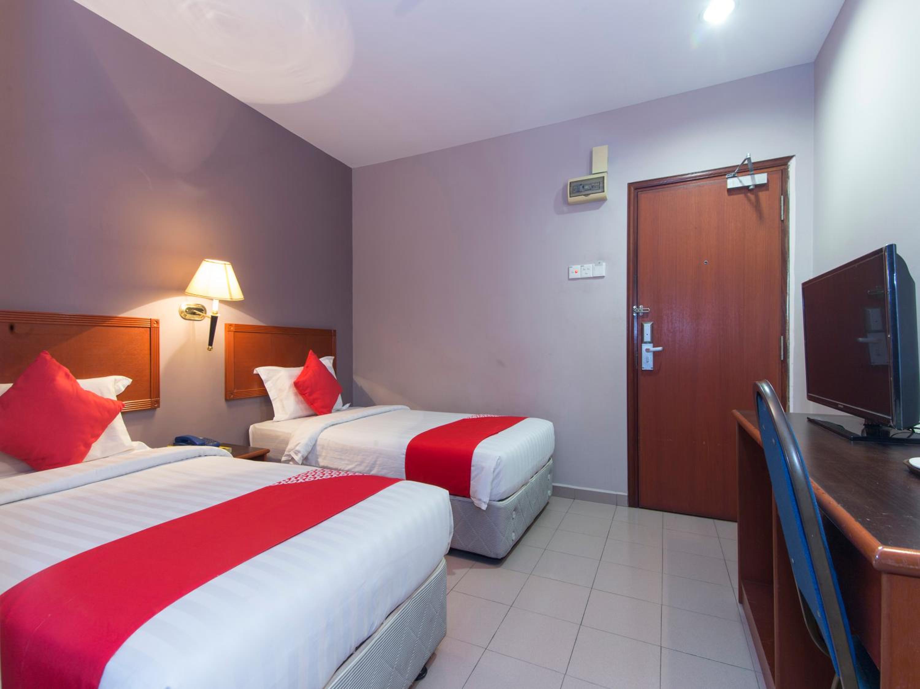 Standard Twin Room - Photo 2