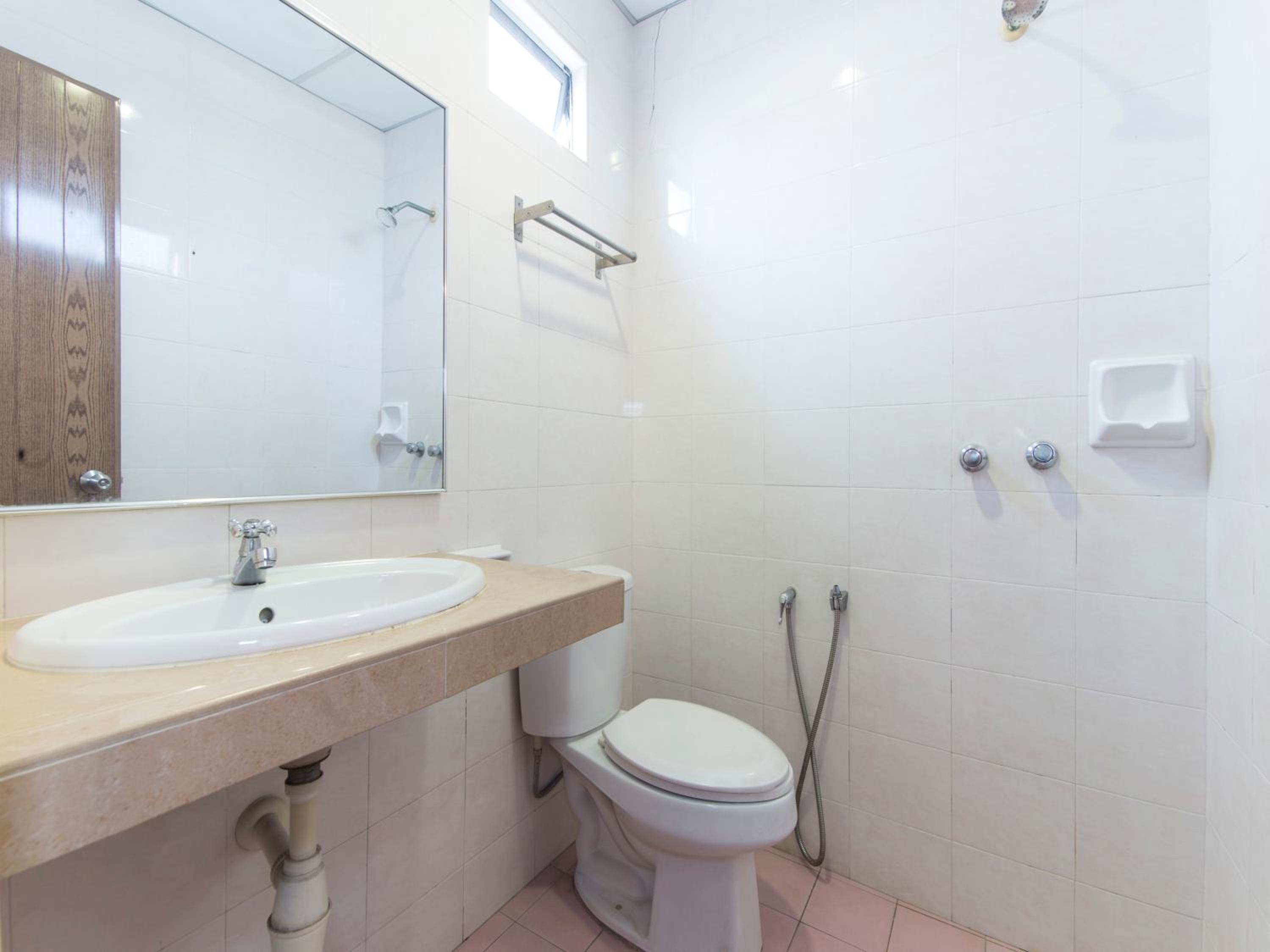 Standard Twin Room - Photo 4