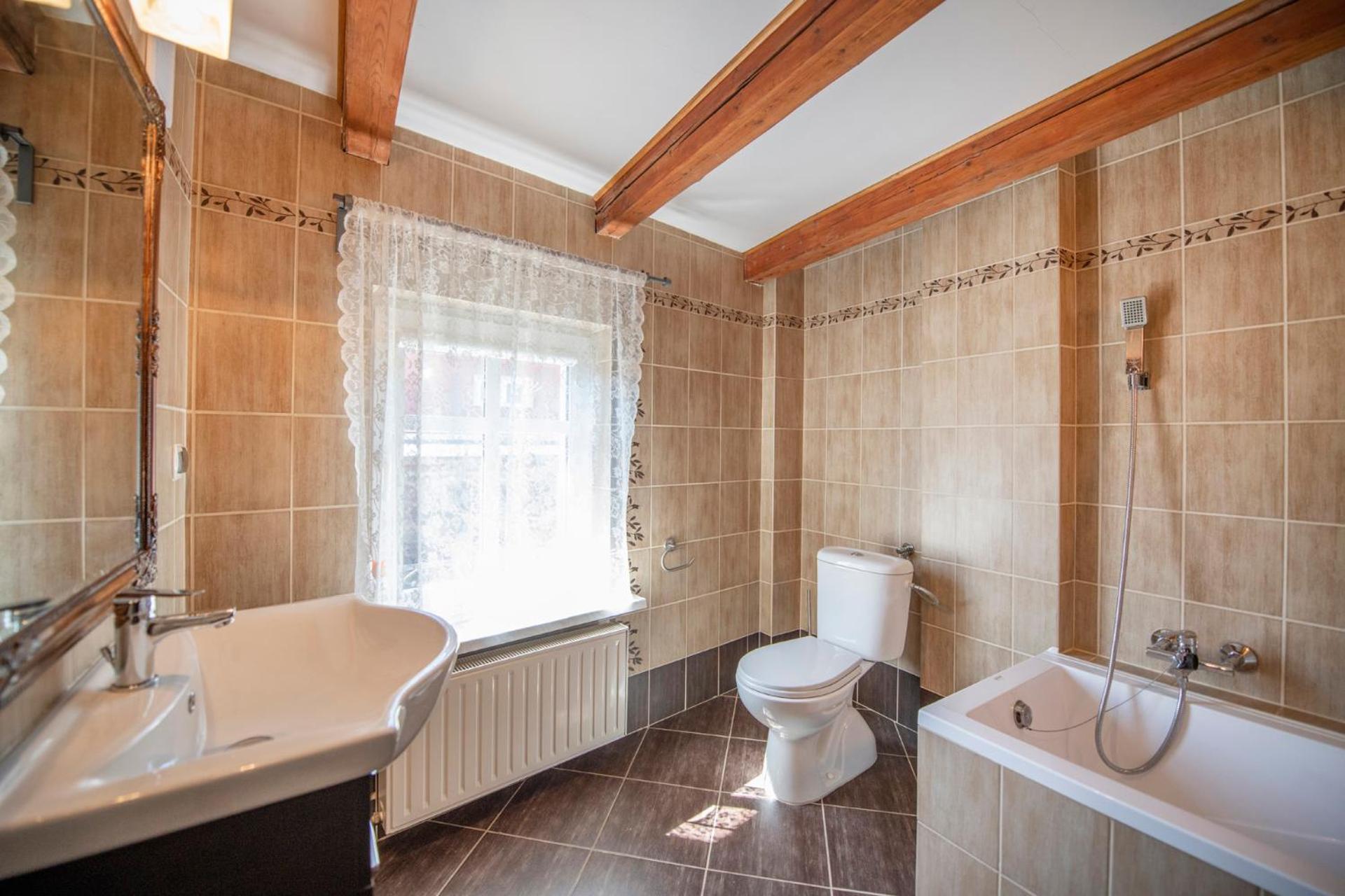 Three-Bedroom Apartment (8 Adults) - Photo 8