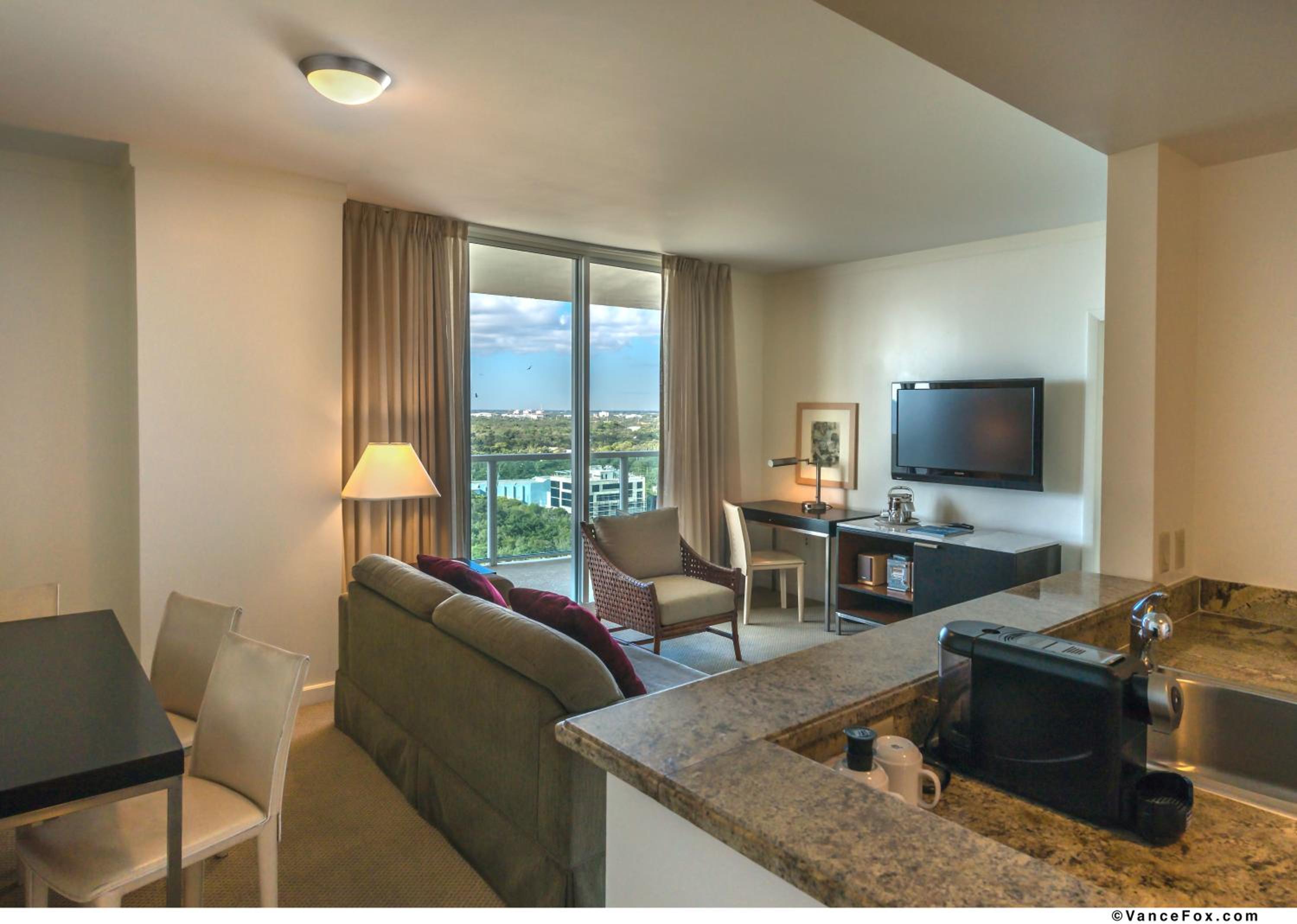 King Suite with Sofa Bed and Balcony - City View photo 3