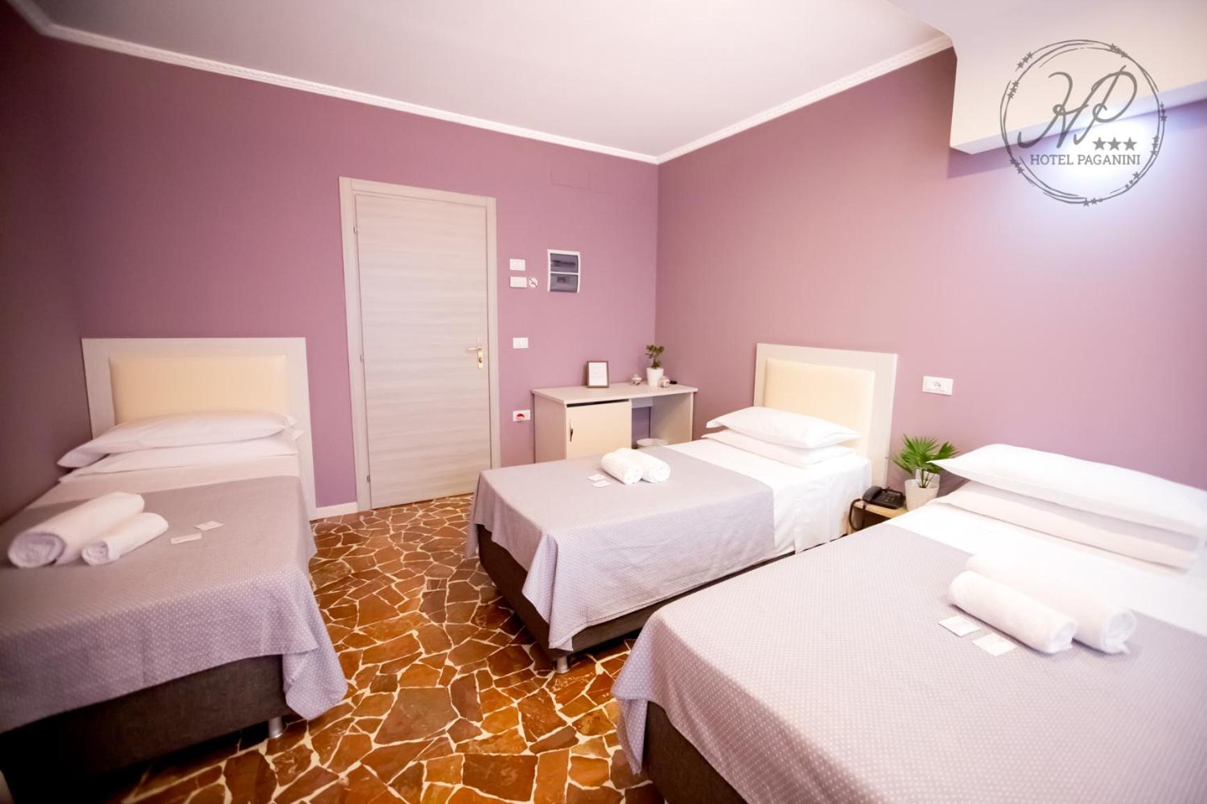 Quadruple Room with Private Bathroom photo 2