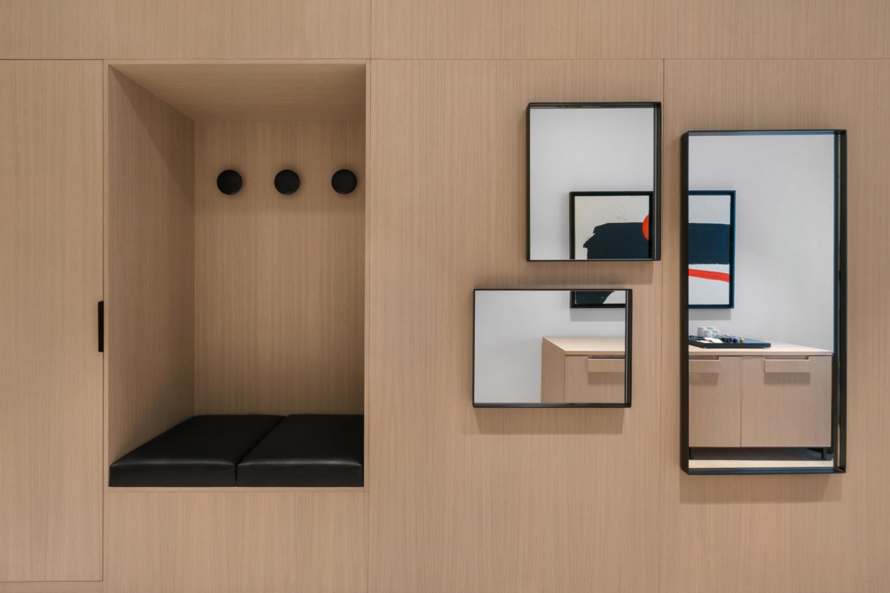 Two-Bedroom Penthouse Suite with Balcony and Sea View photo 2