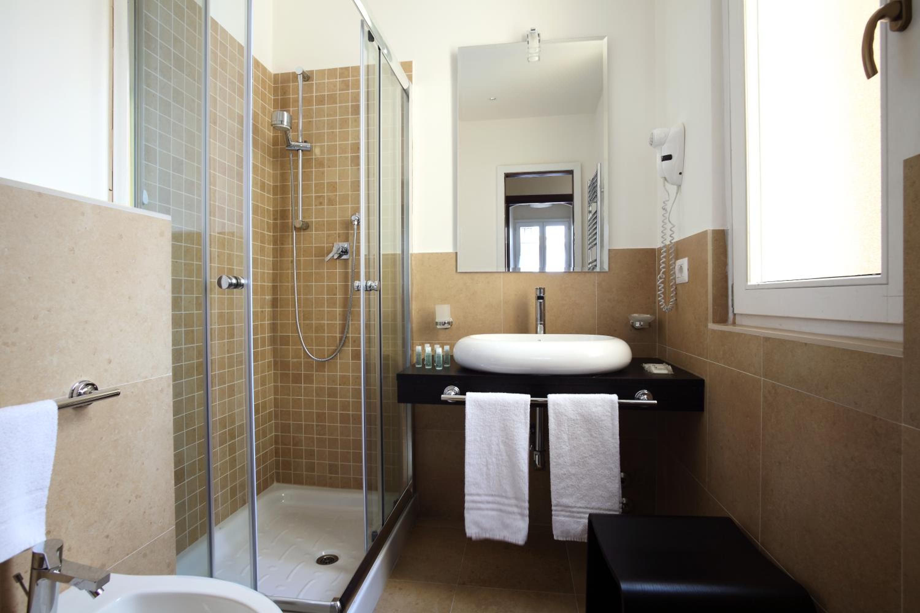 Two-Bedroom Apartment (6 Adults) photo 2