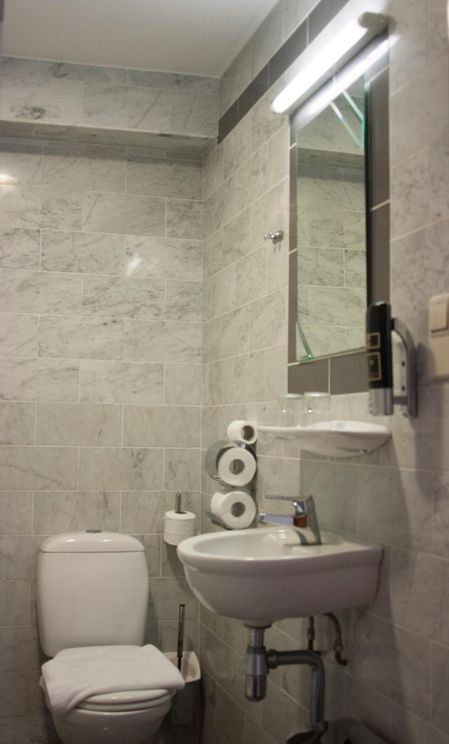 Double Small (Private Bathroom) photo 2