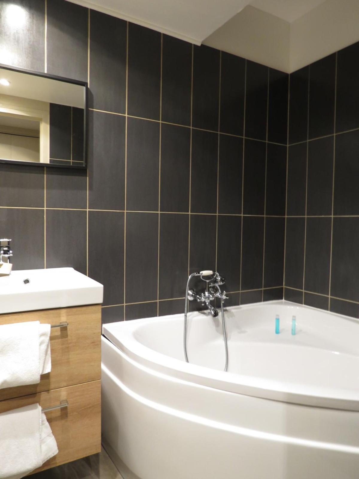 Suite - Photo 2