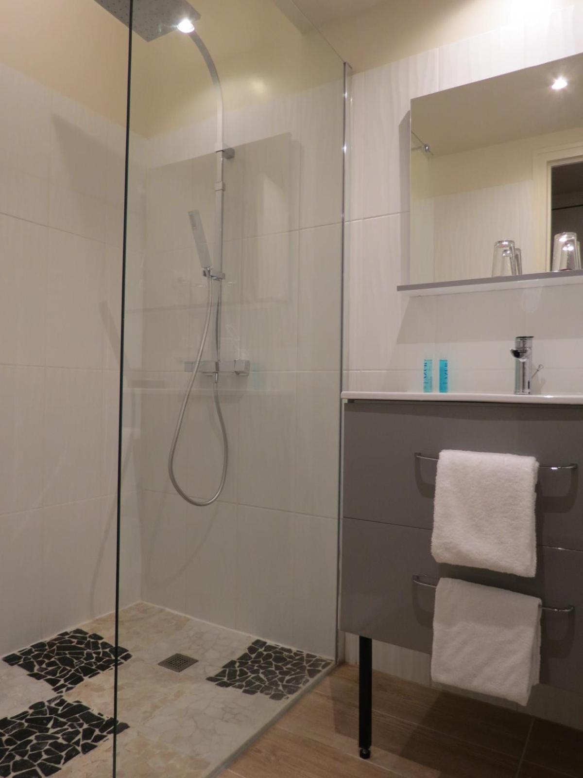Twin Room - Photo 5