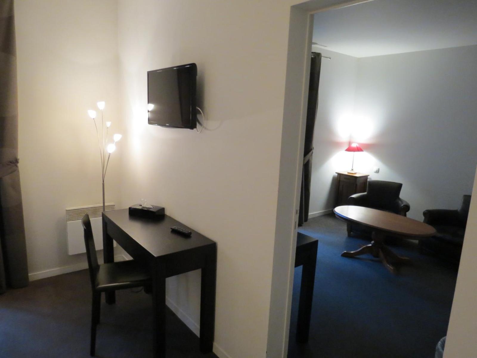 Suite - Photo 10