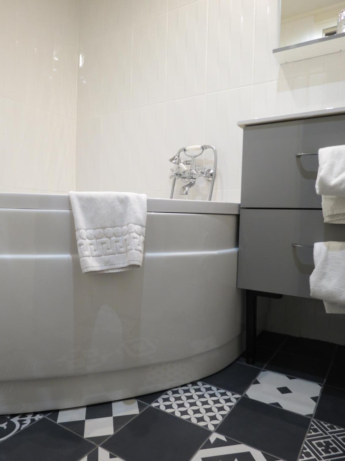 Suite - Photo 6