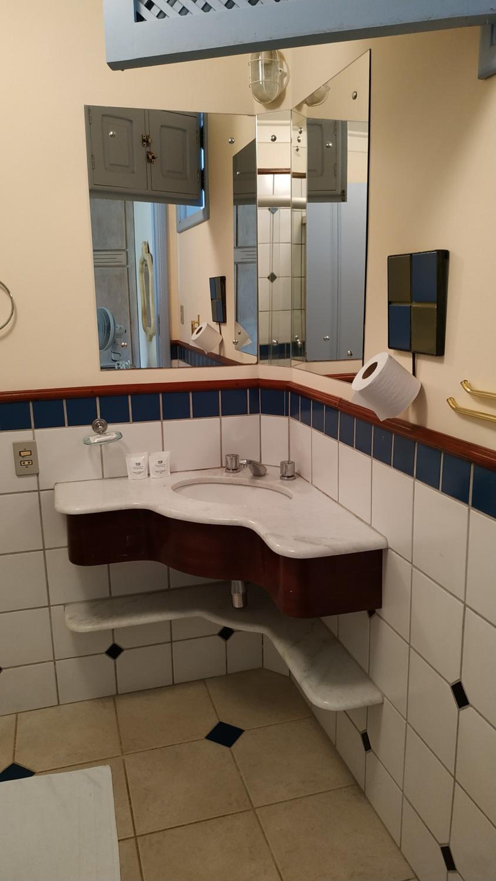 Double or Twin Room with Private Bathroom photo 3