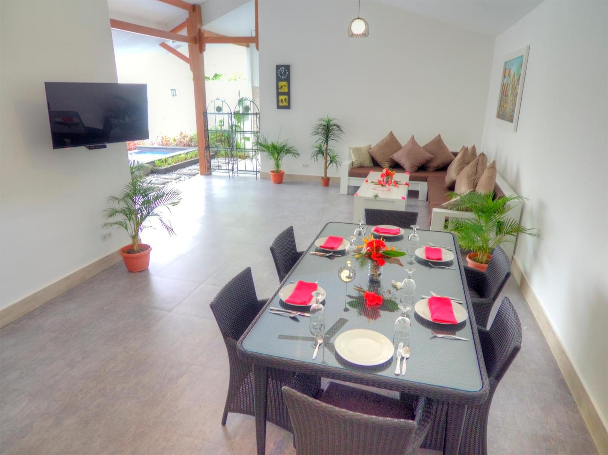 Three-Bedroom Villa photo 2