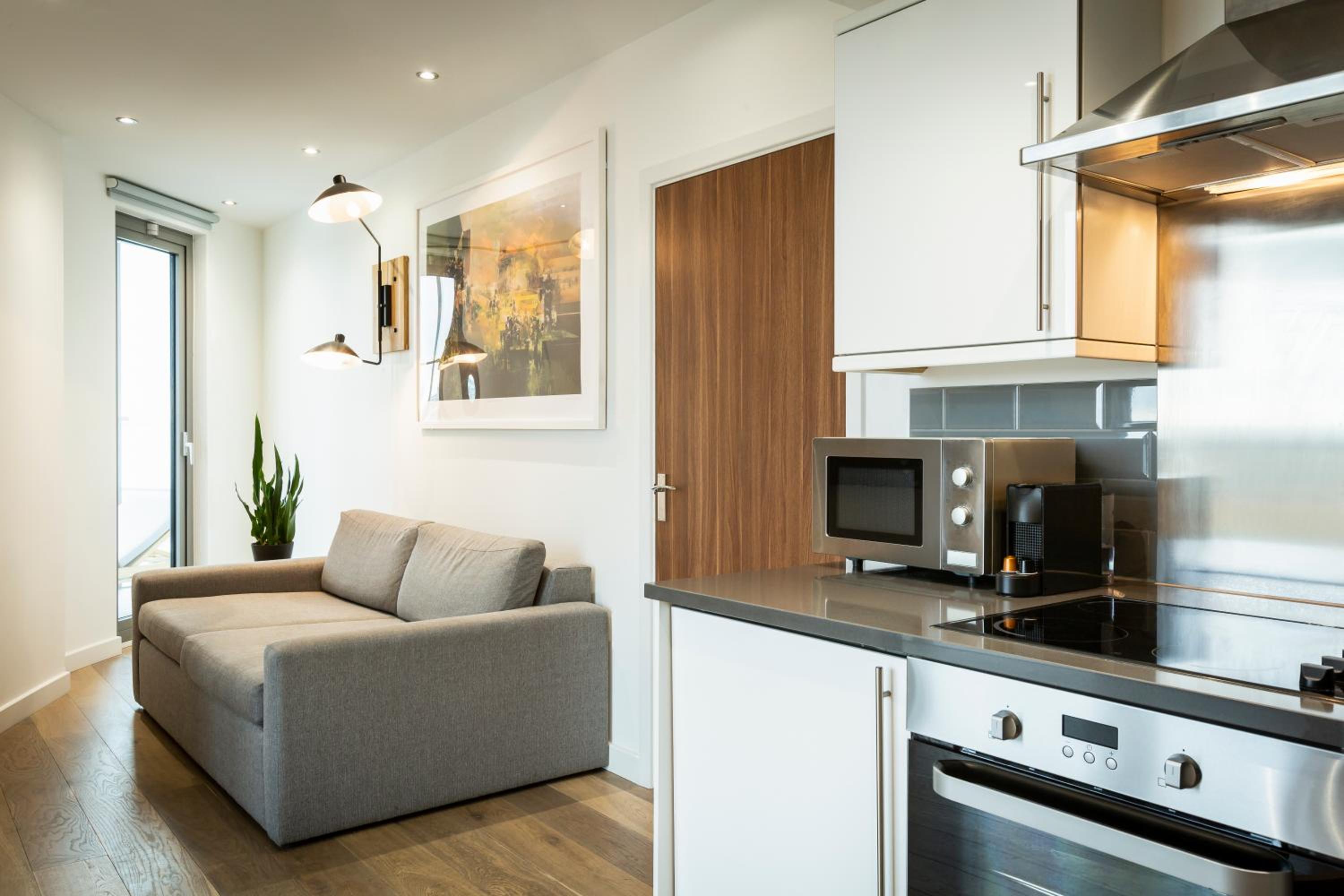 One-Bedroom Apartment - Photo 2