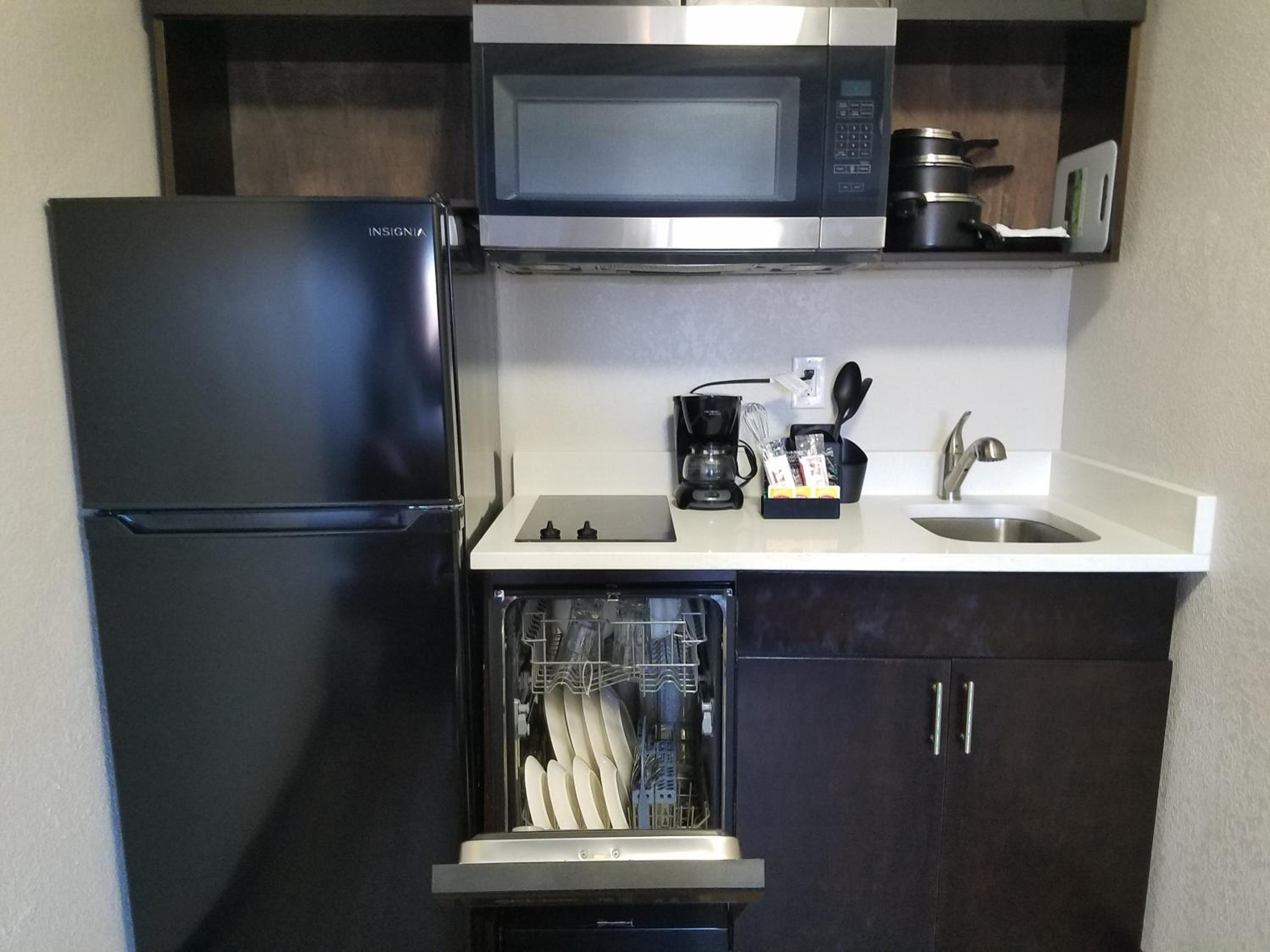 Two Queen Beds Kitchenette Suite - Non-Smoking - Photo 6