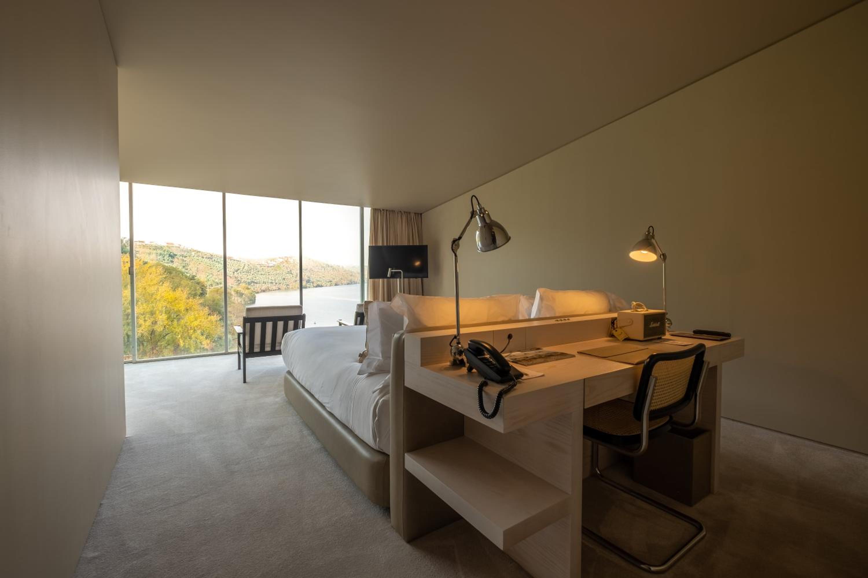 Suite with River View - Photo 4