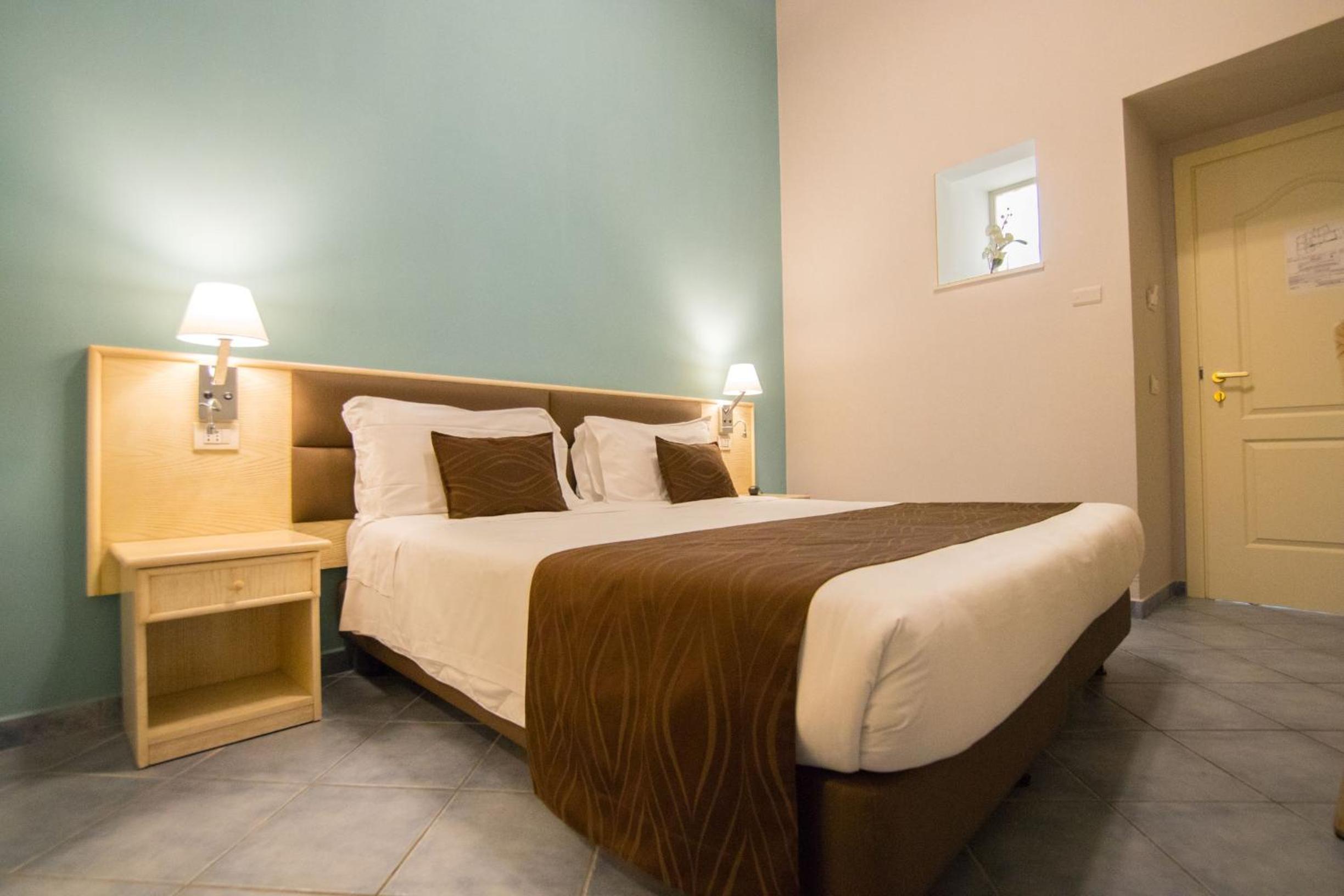 Double Room without Window - Photo 1