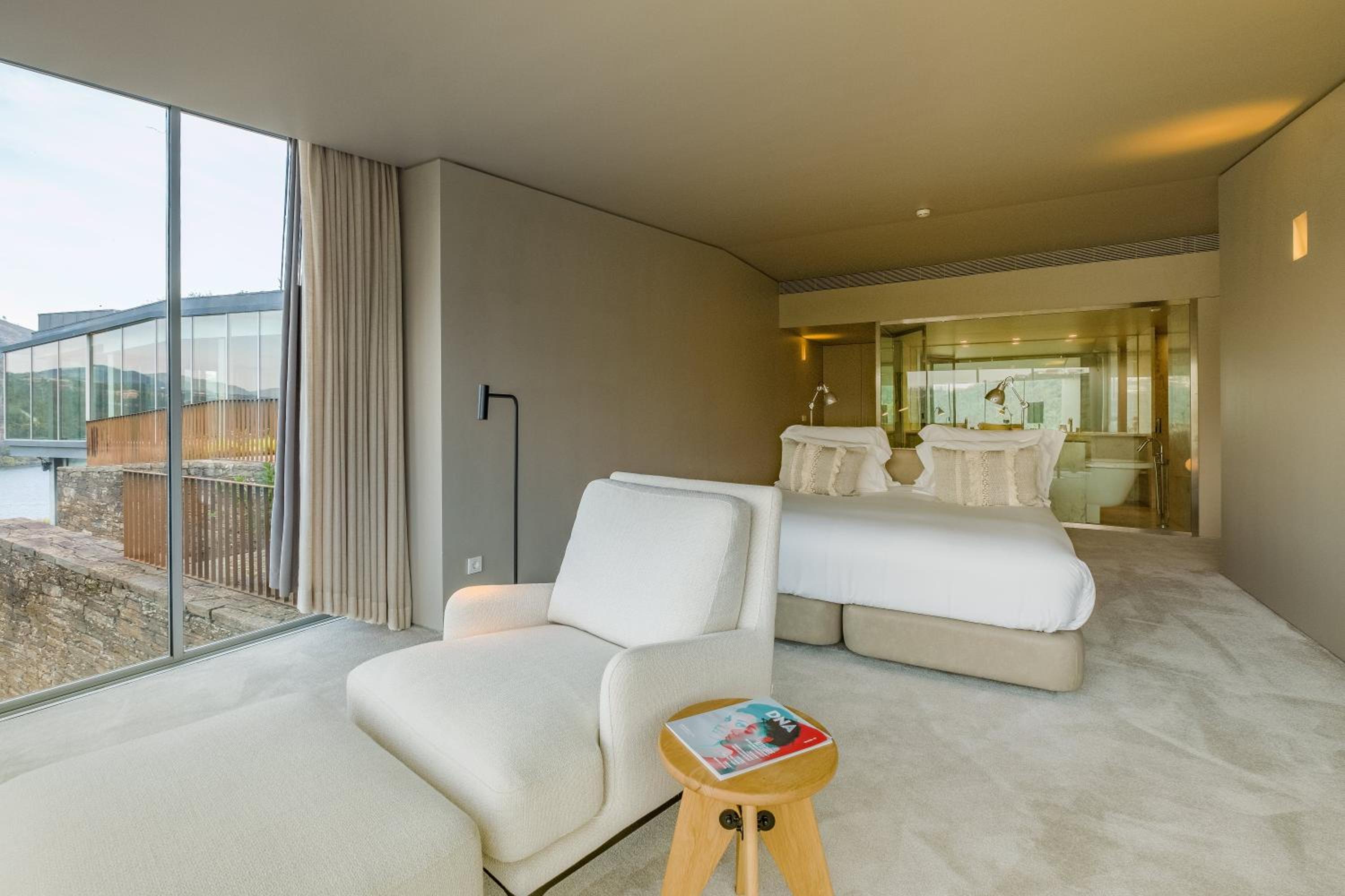 Superior Suite with River View - Photo 2