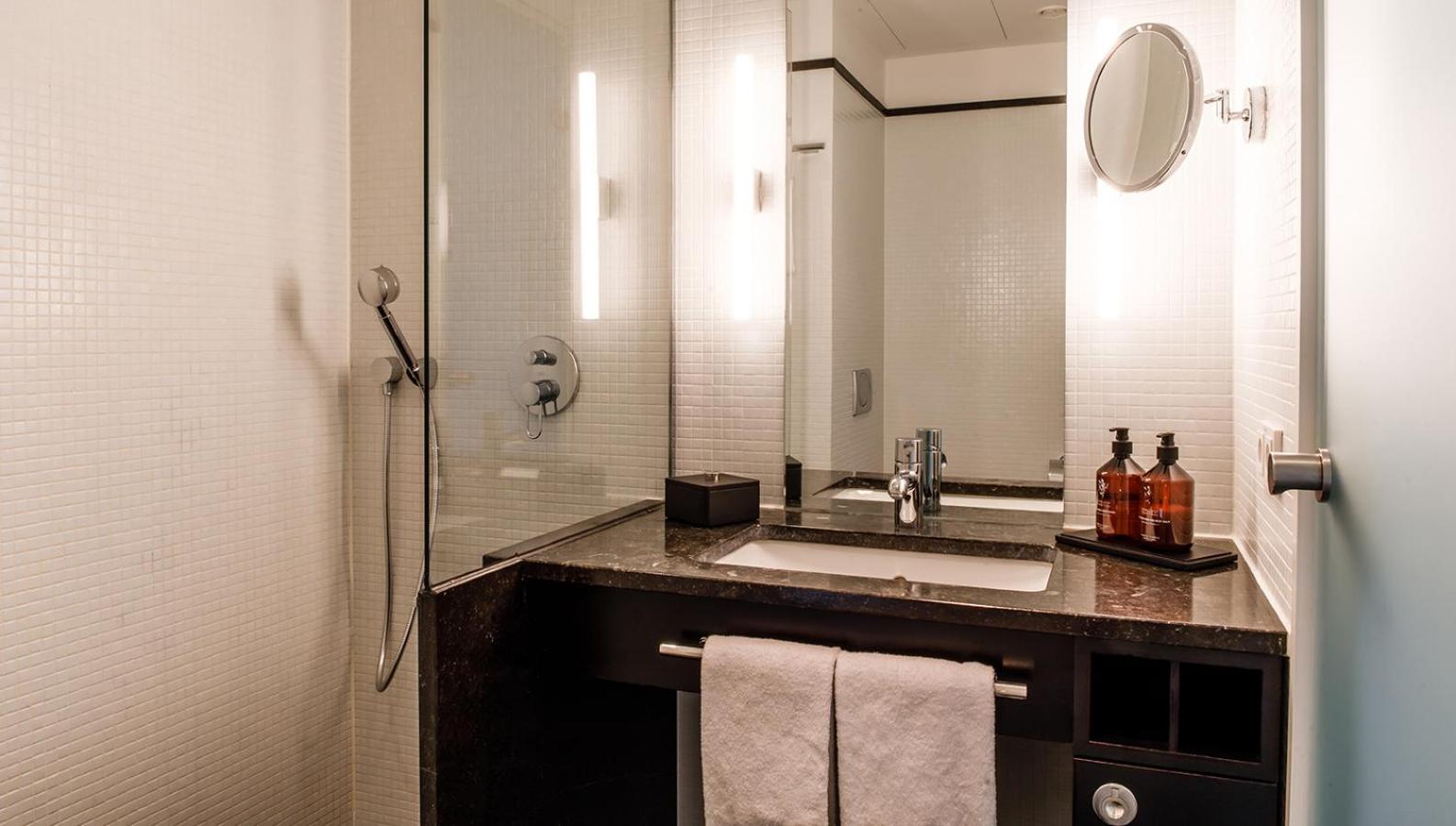 Standard Double Room - Photo 3