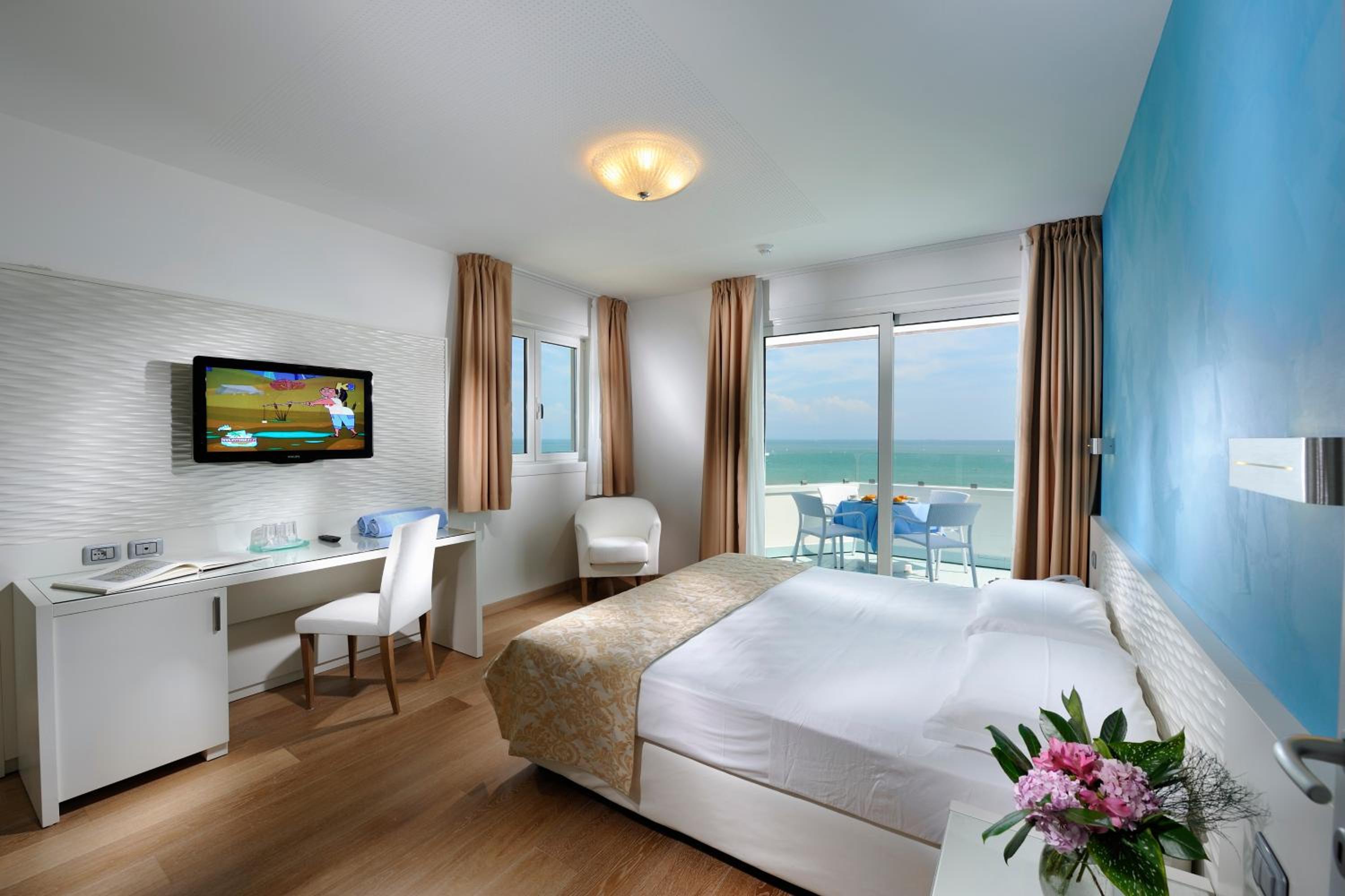 Two-Bedroom Suite with Sea View for adults only. photo 1