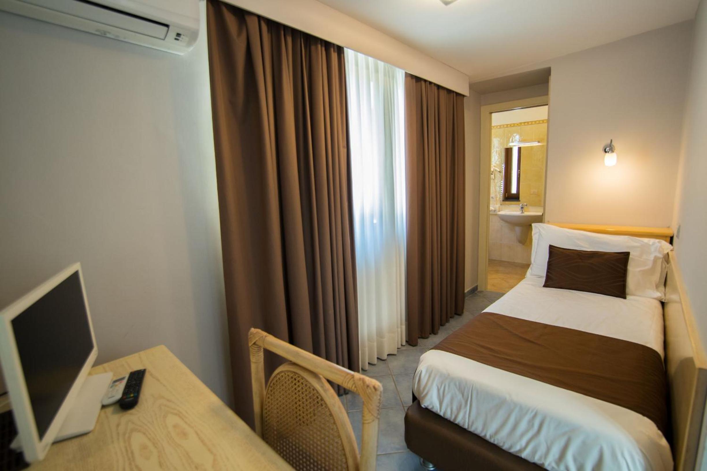 Single Room photo 3